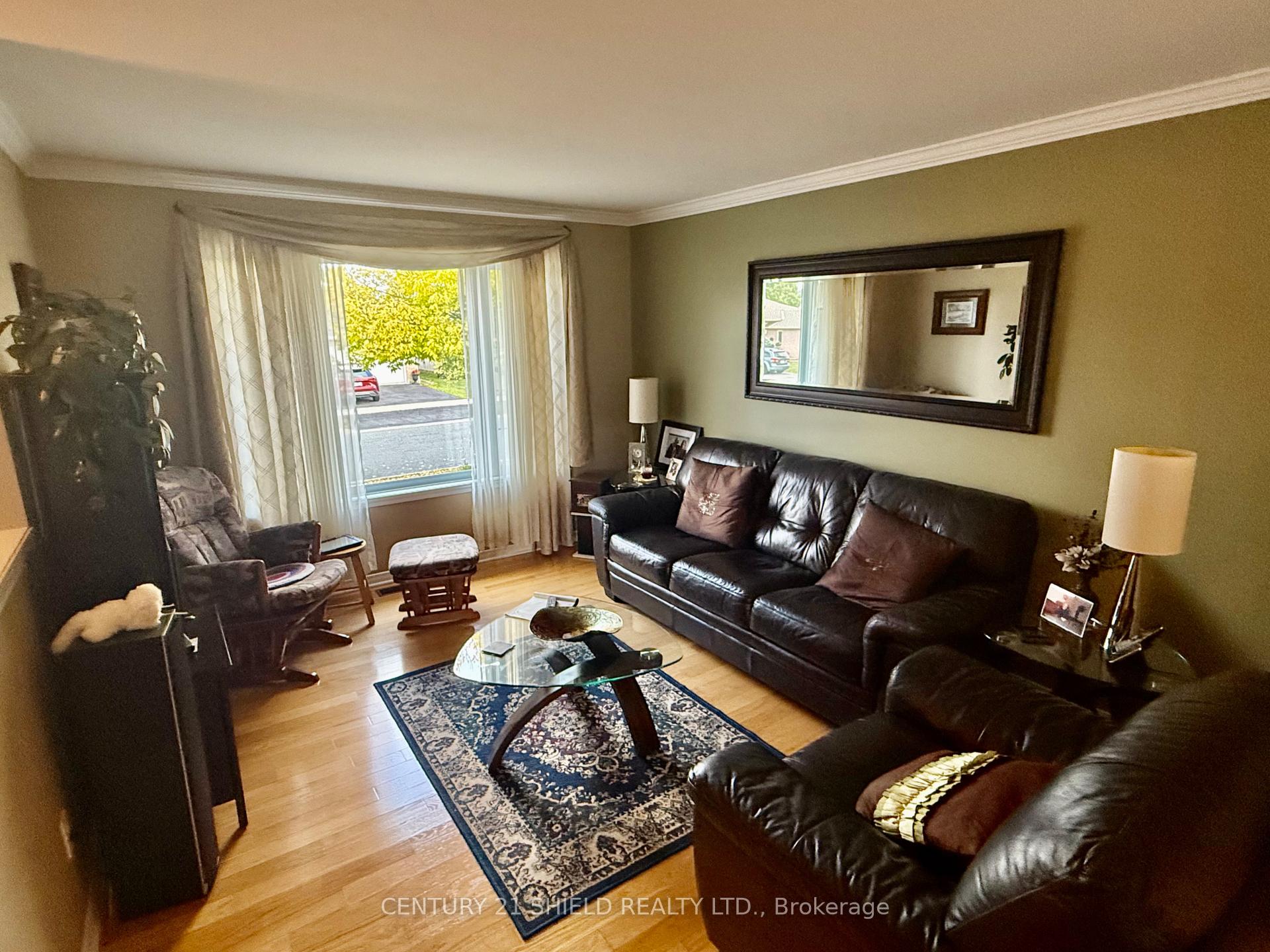 Photo 3 of 382 Ellen Avenue, Cornwall — HOMEH