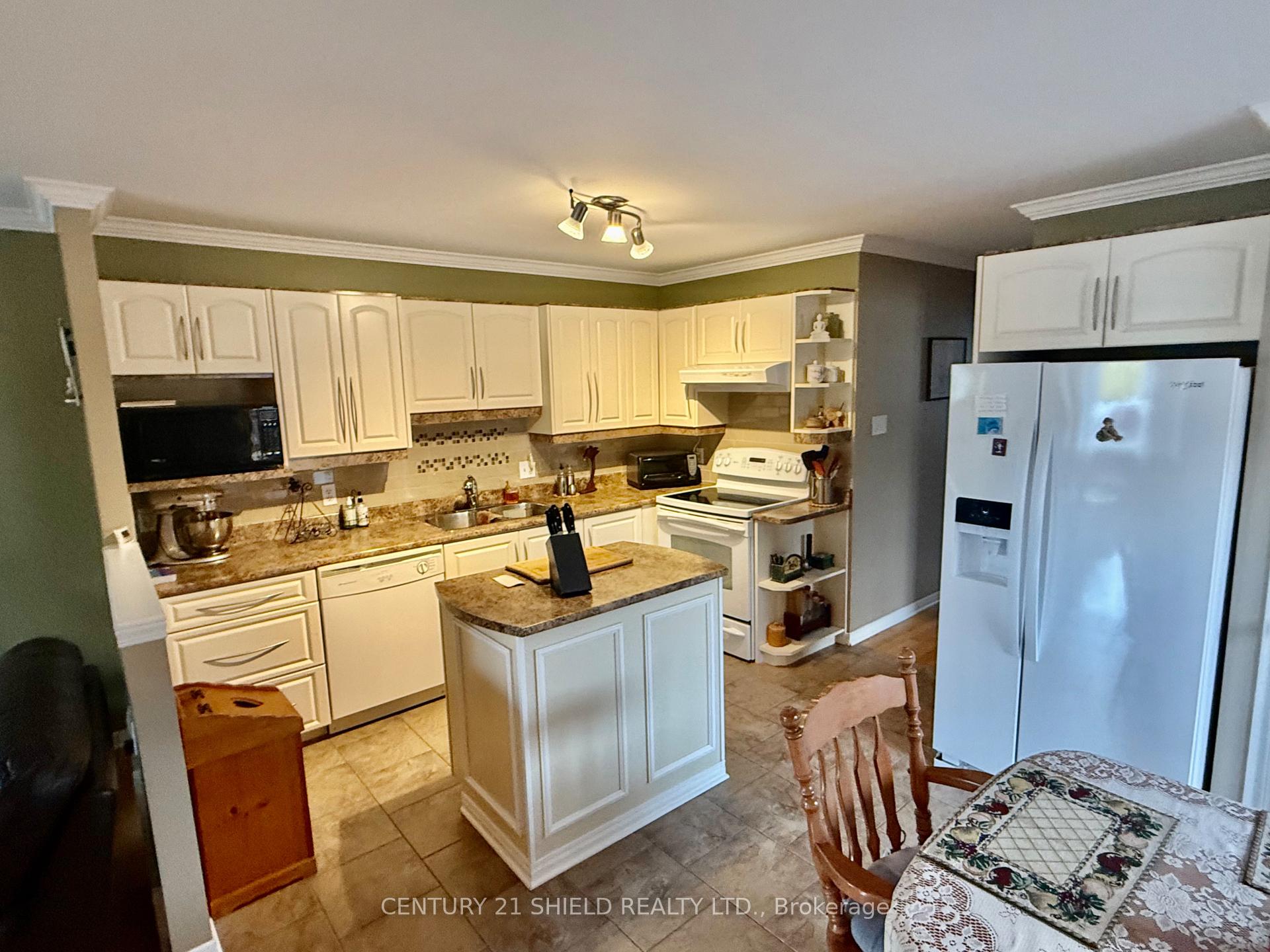 Photo 4 of 382 Ellen Avenue, Cornwall — HOMEH