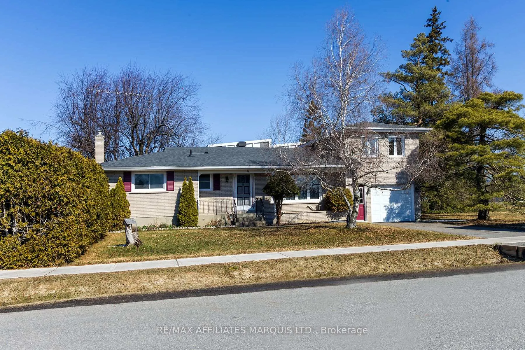 Photo 2 of 66 Fifth Street E, South Dundas, Morrisburg — HOMEH