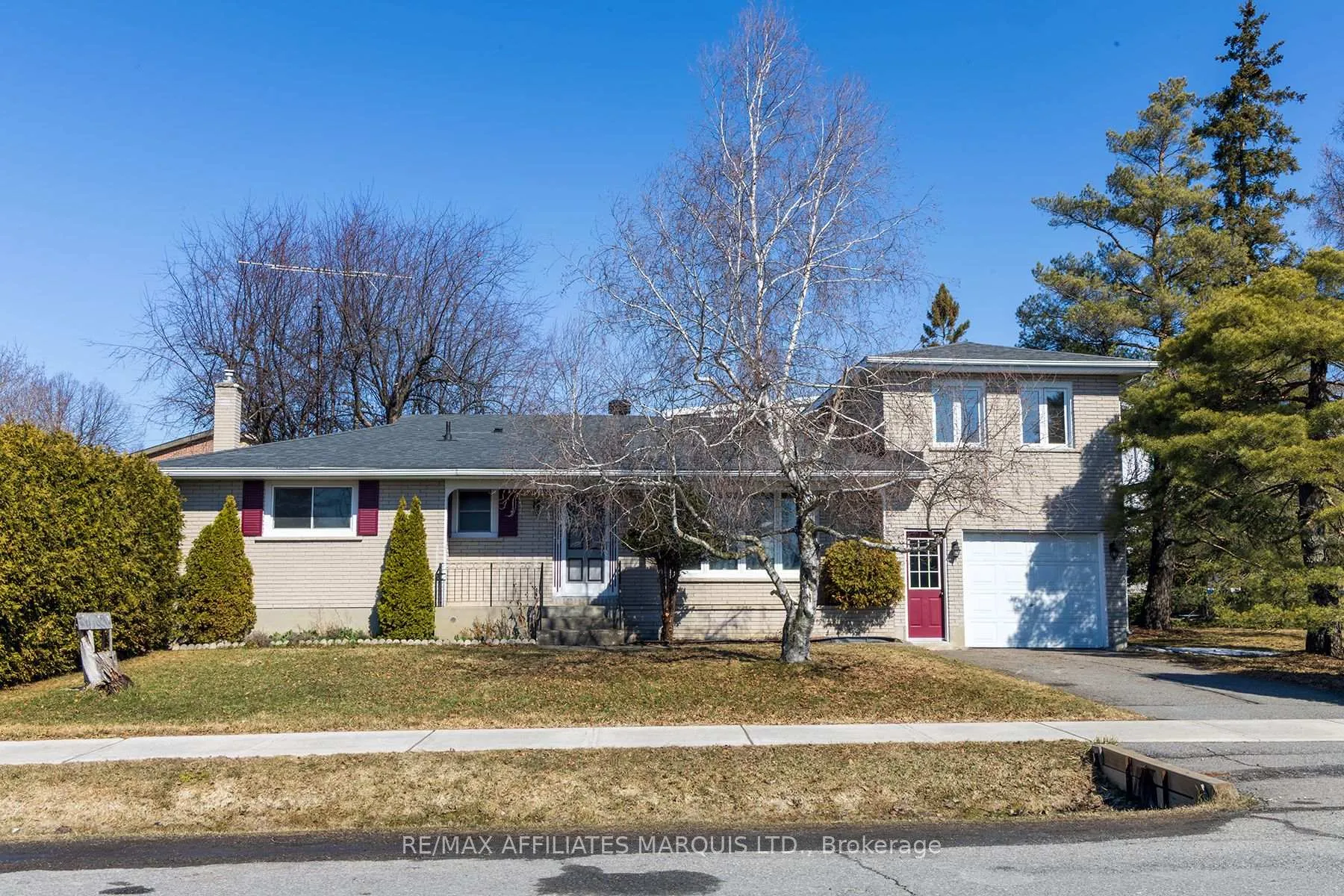 Photo 3 of 66 Fifth Street E, South Dundas, Morrisburg — HOMEH