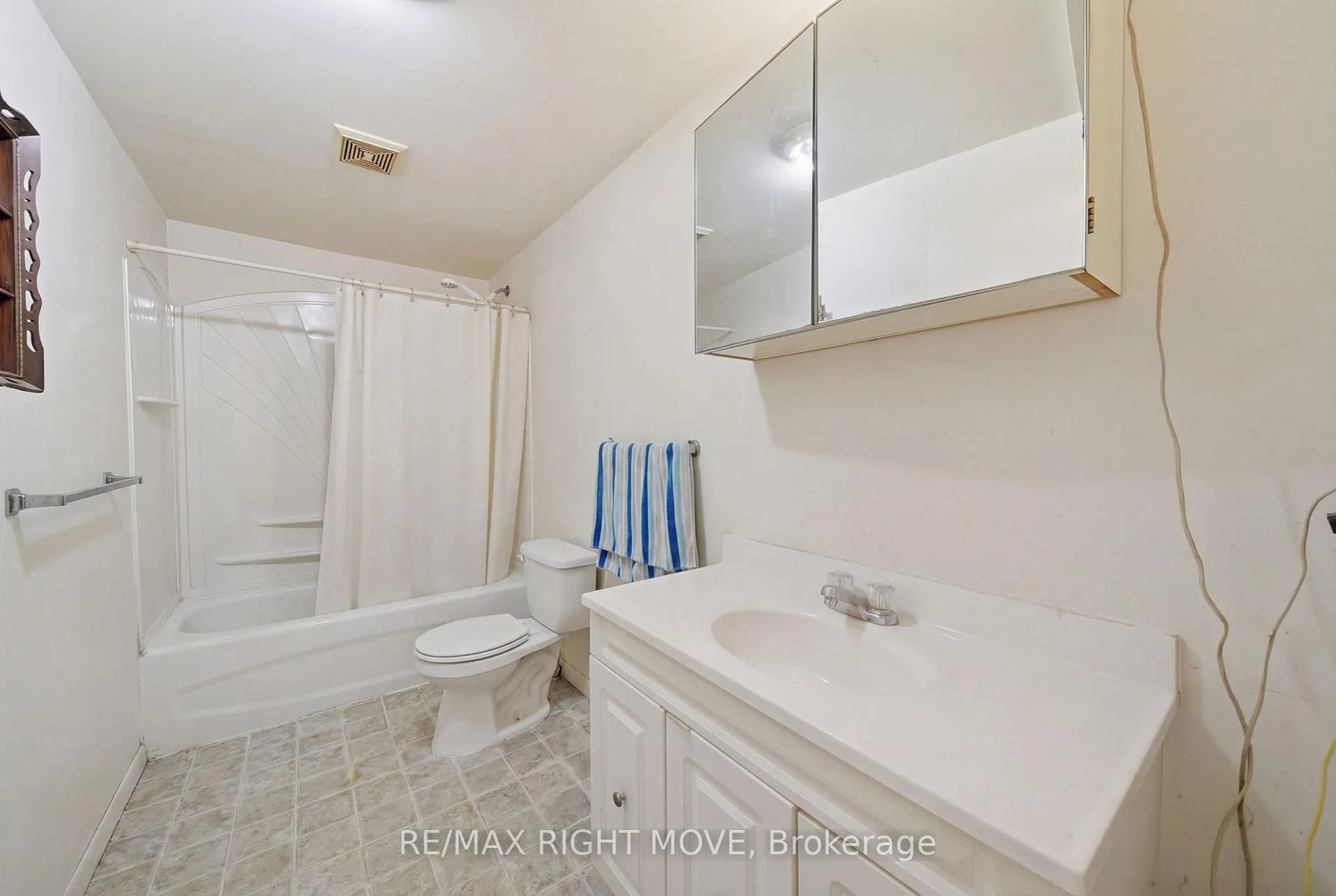 Photo 13 of 3149 Barrie Hill Road, Springwater, Rural Springwater — HOMEH