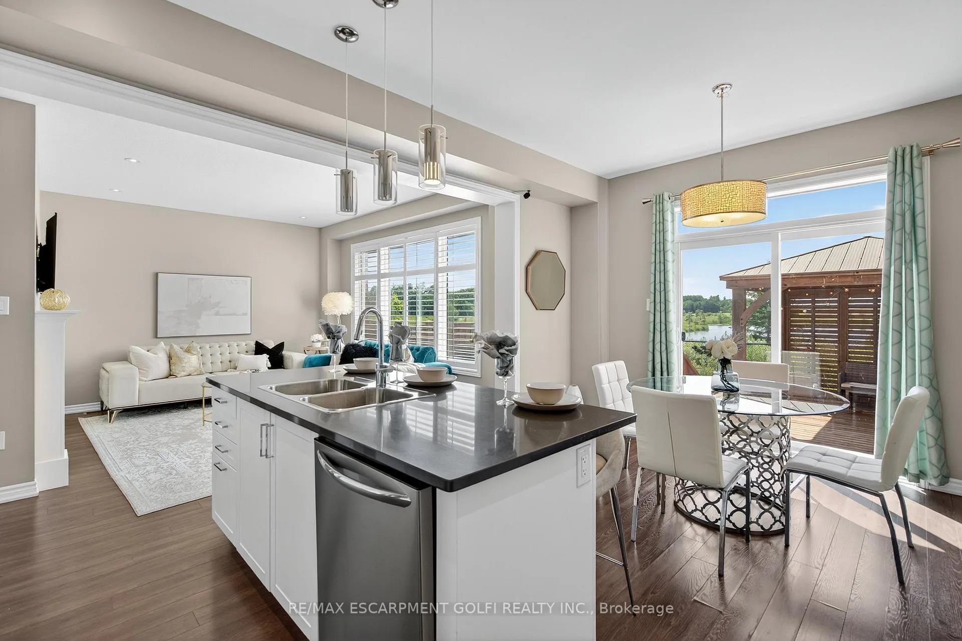Photo 10 of 279 Voyager Pass, Hamilton, Binbrook — HOMEH