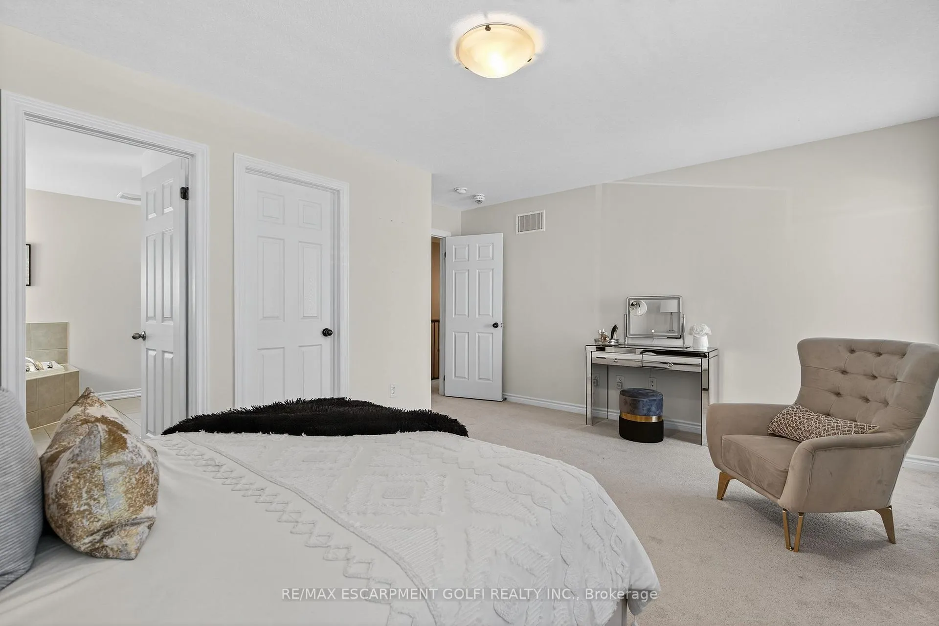 Photo 17 of 279 Voyager Pass, Hamilton, Binbrook — HOMEH