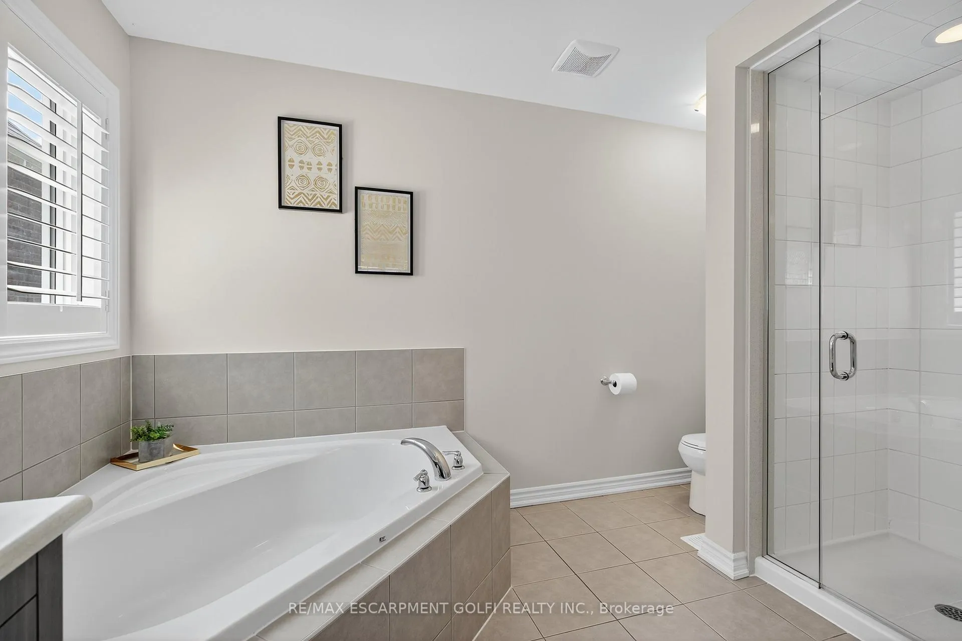 Photo 19 of 279 Voyager Pass, Hamilton, Binbrook — HOMEH
