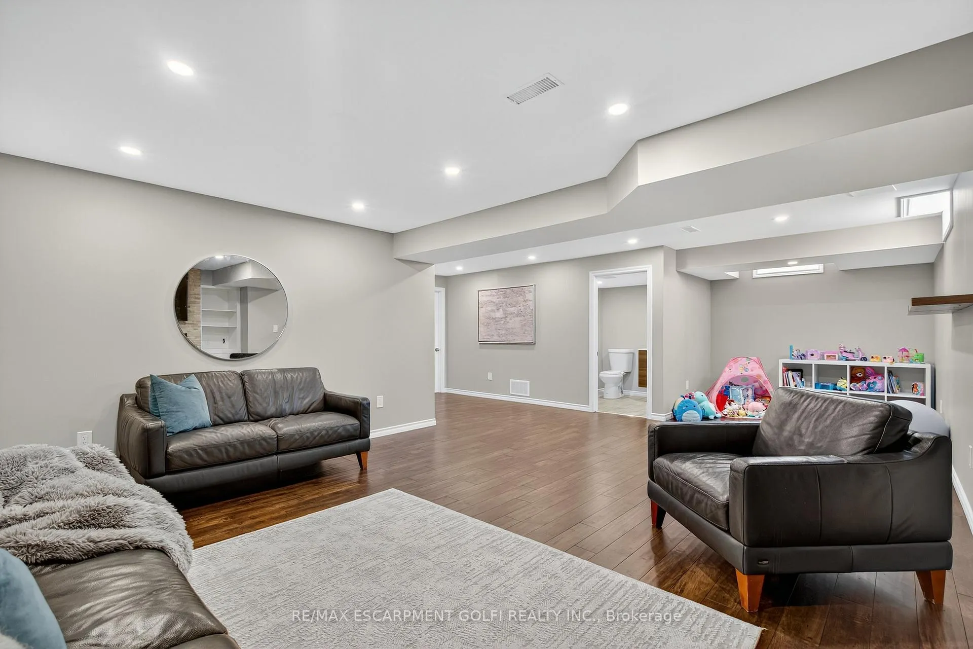Photo 29 of 279 Voyager Pass, Hamilton, Binbrook — HOMEH