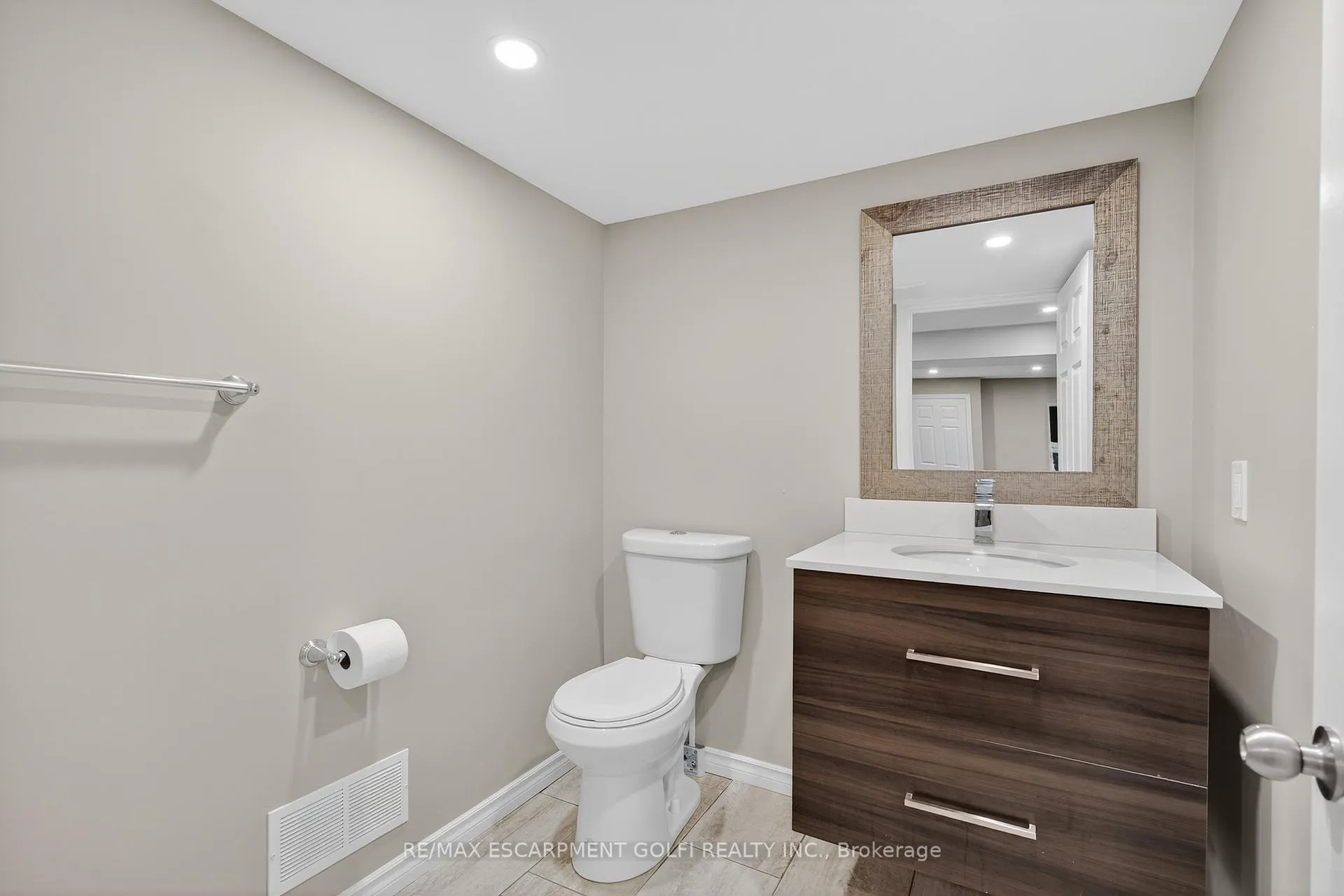 Photo 30 of 279 Voyager Pass, Hamilton, Binbrook — HOMEH