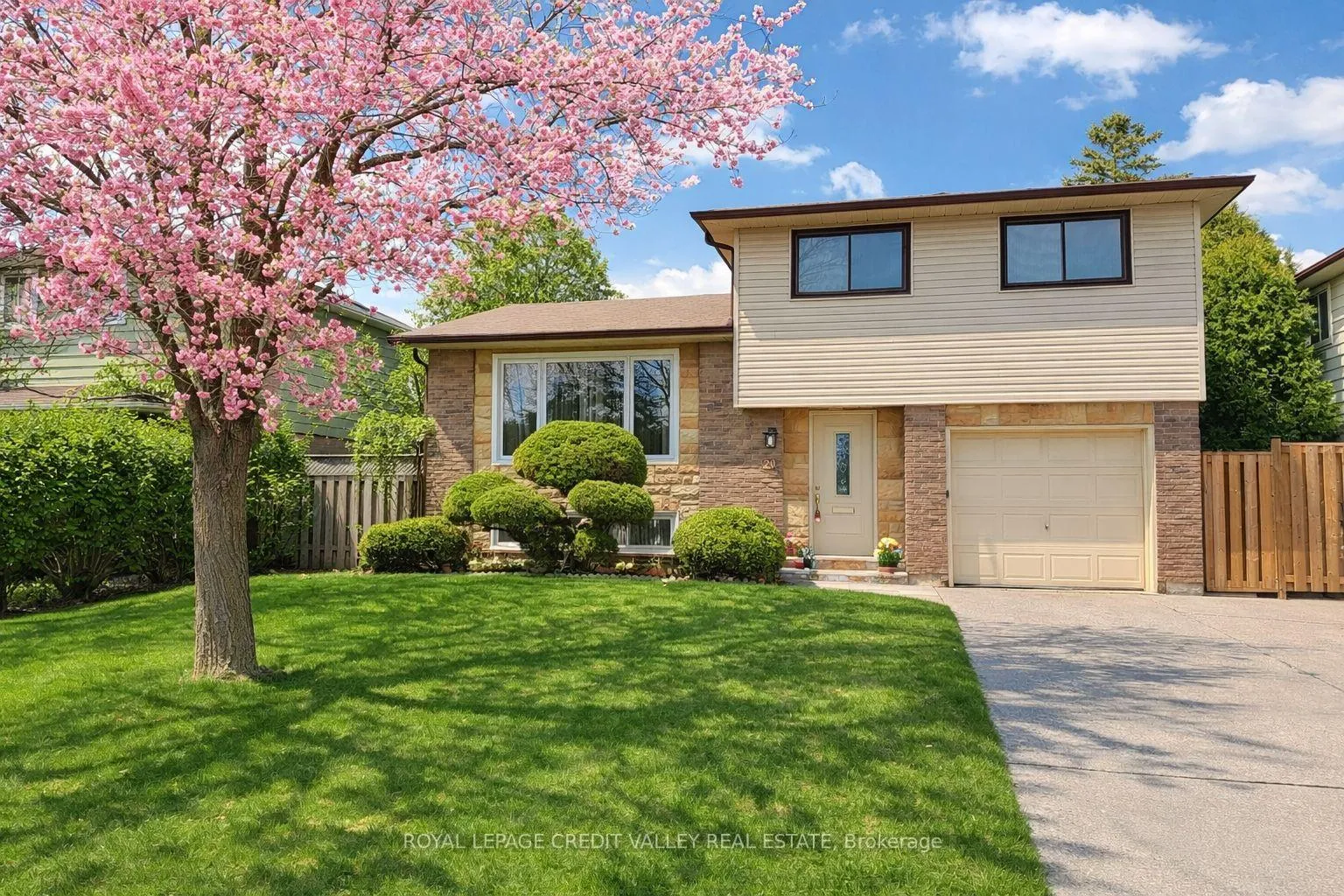 Photo 1 of 20 Willis Drive, Brampton, Brampton East — HOMEH