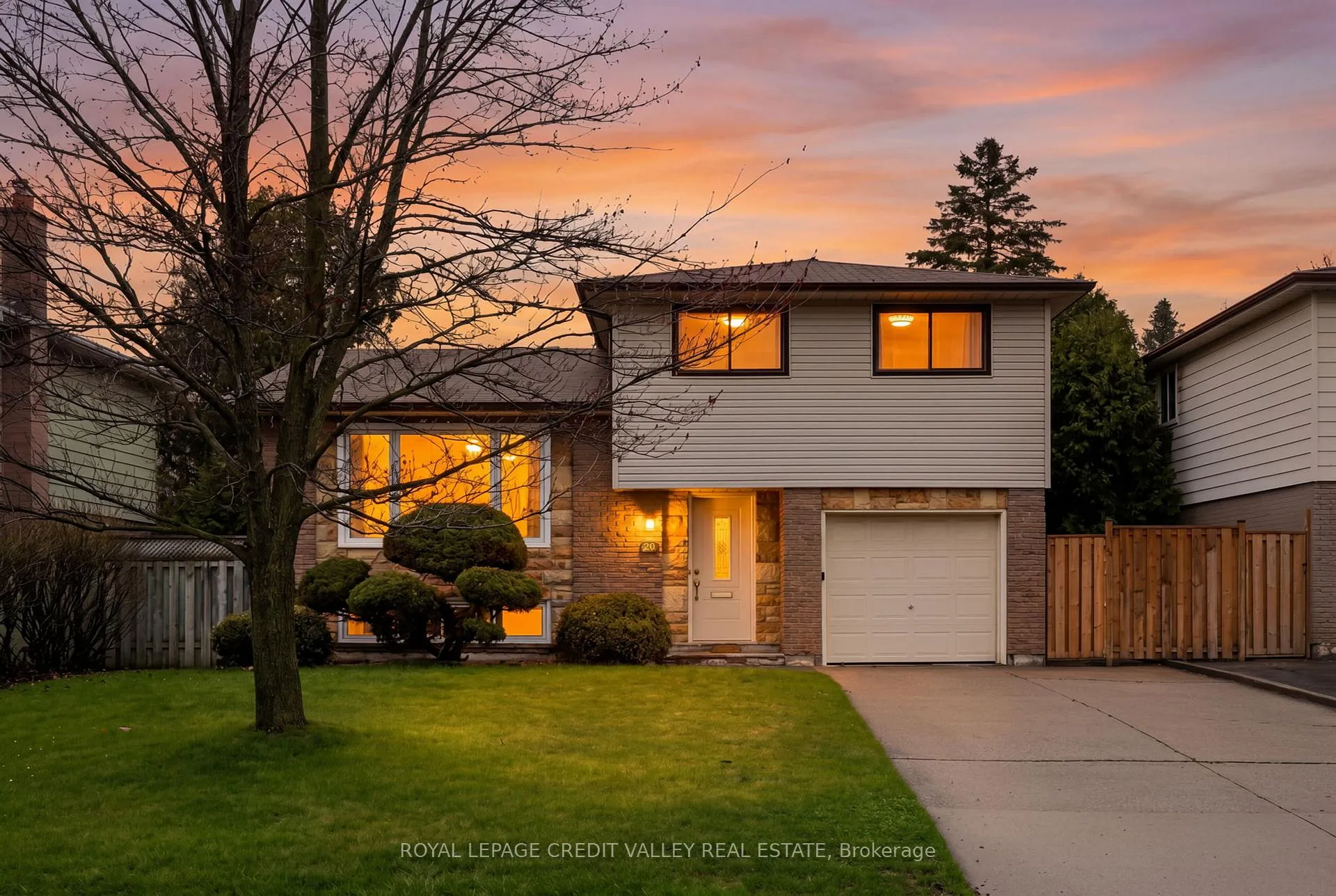 Photo 2 of 20 Willis Drive, Brampton, Brampton East — HOMEH