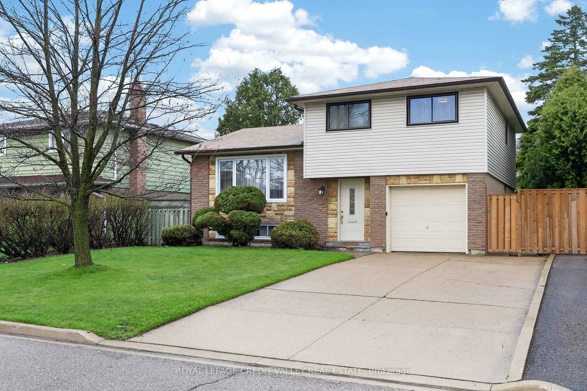 Photo 6 of 20 Willis Drive, Brampton, Brampton East — HOMEH