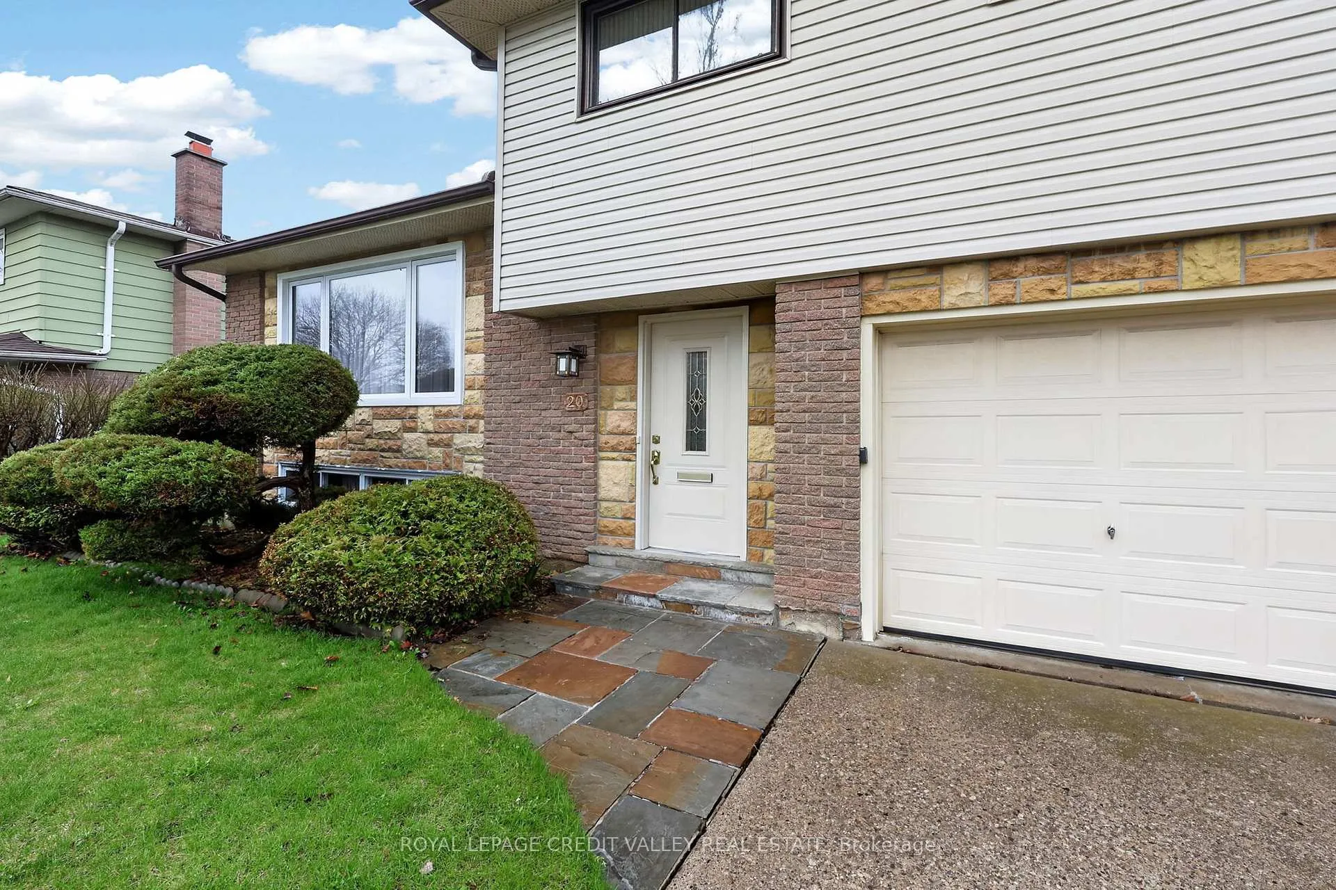 Photo 7 of 20 Willis Drive, Brampton, Brampton East — HOMEH