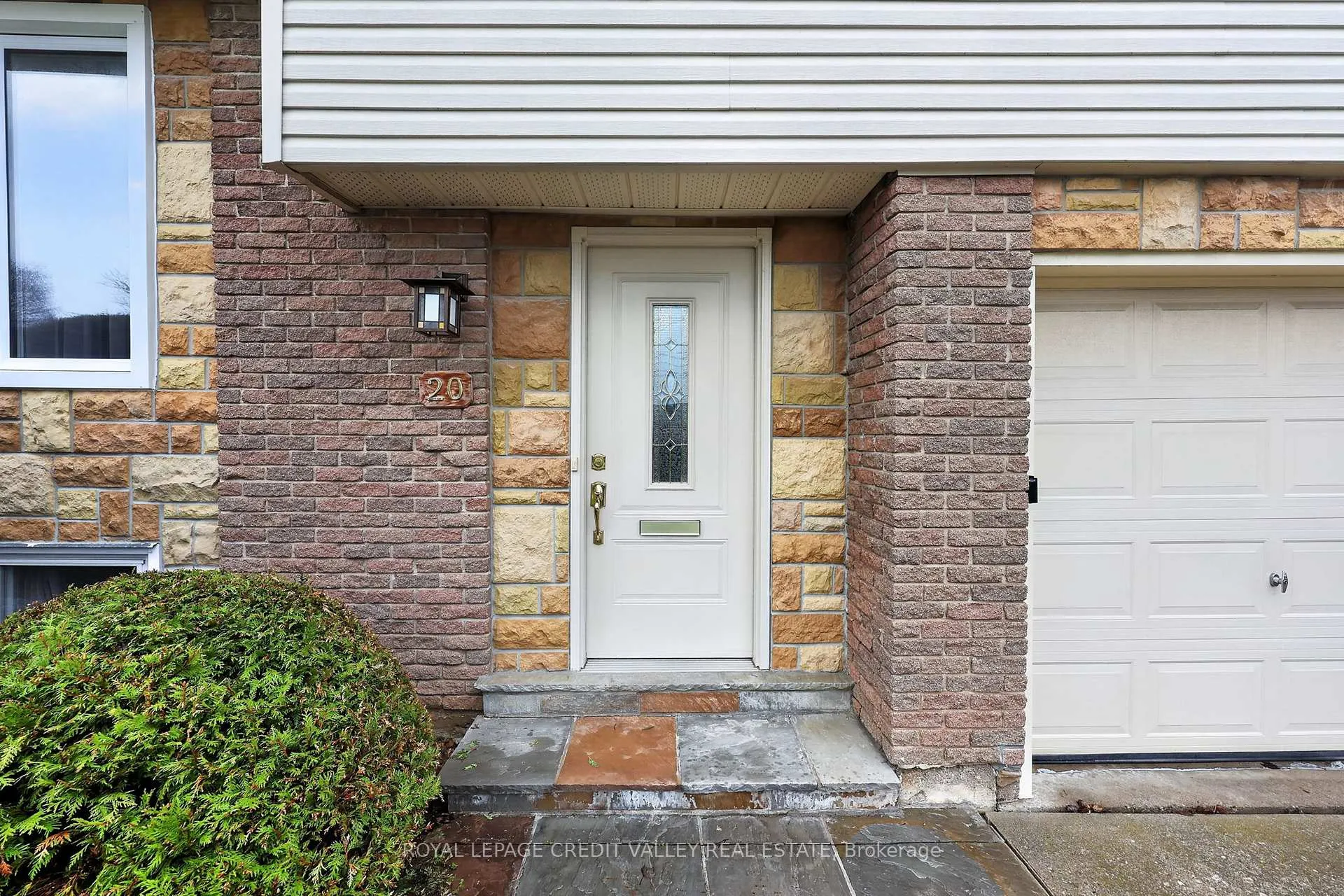 Photo 8 of 20 Willis Drive, Brampton, Brampton East — HOMEH