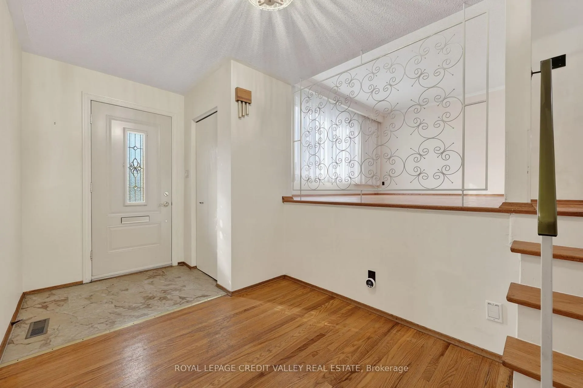 Photo 10 of 20 Willis Drive, Brampton, Brampton East — HOMEH