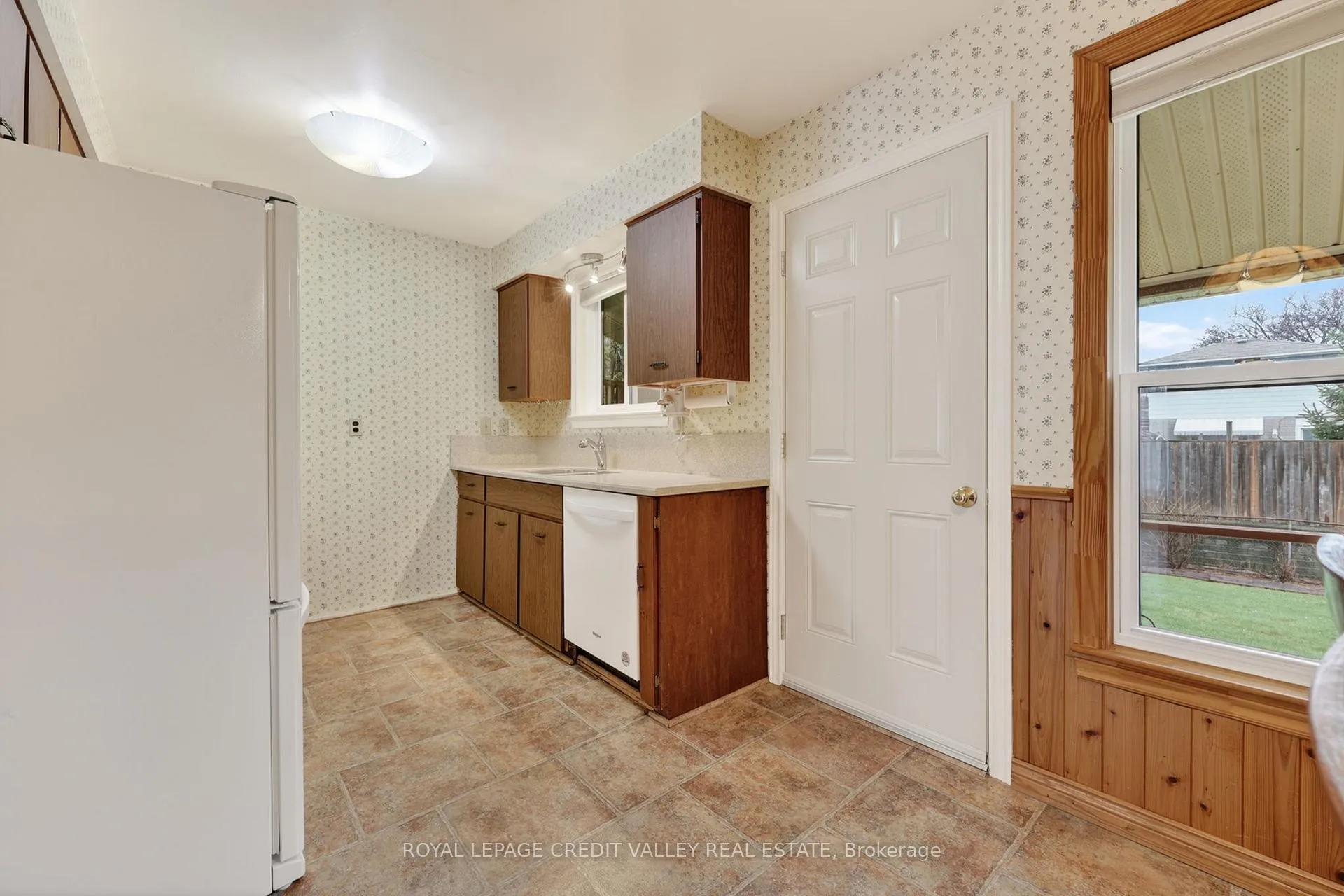 Photo 11 of 20 Willis Drive, Brampton, Brampton East — HOMEH