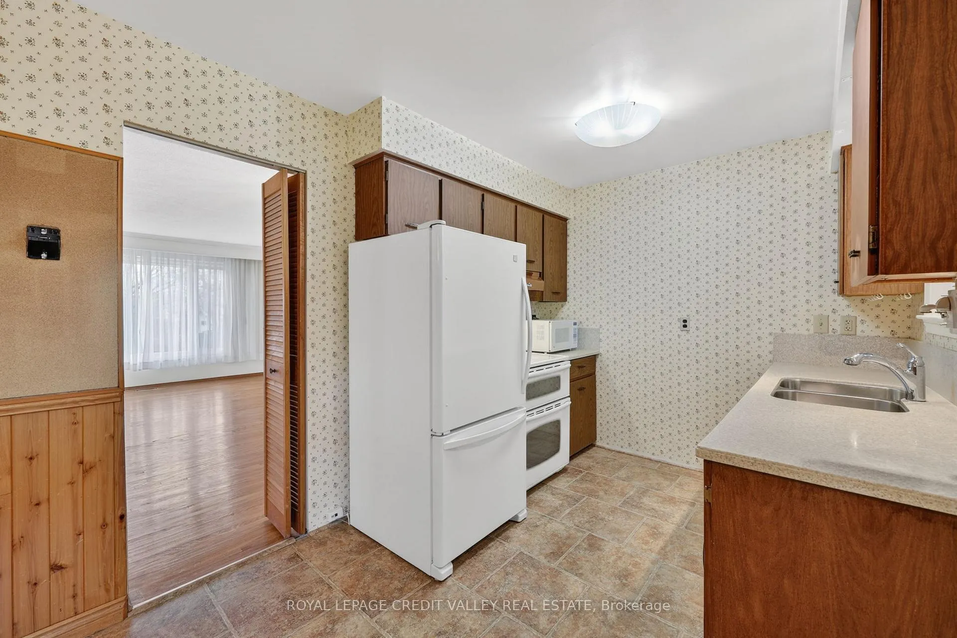 Photo 12 of 20 Willis Drive, Brampton, Brampton East — HOMEH