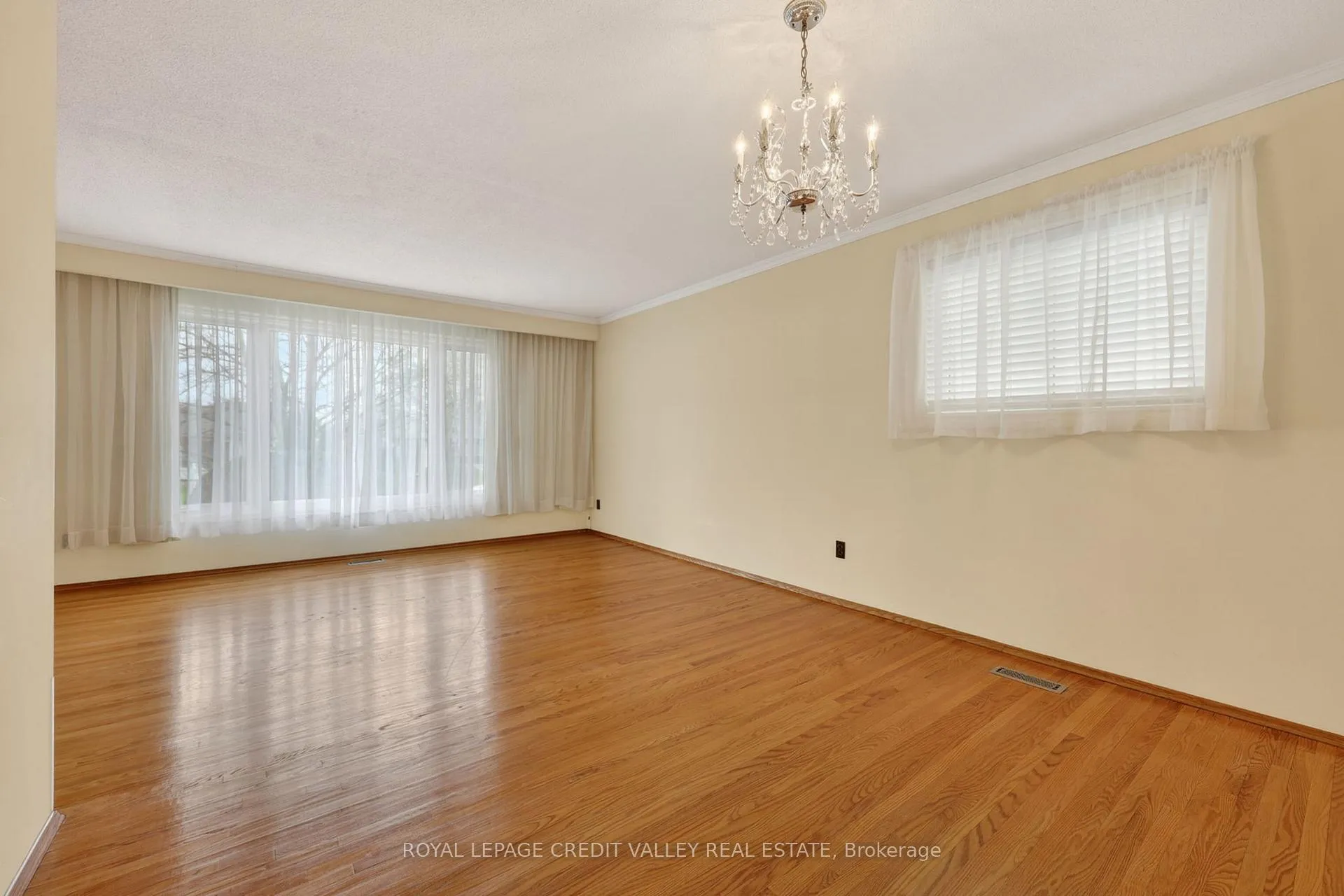 Photo 17 of 20 Willis Drive, Brampton, Brampton East — HOMEH