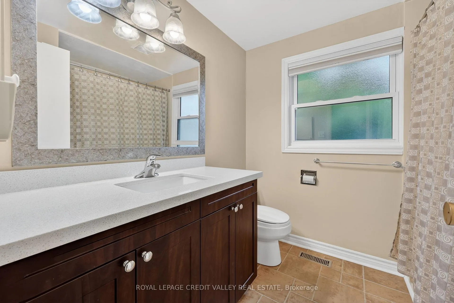 Photo 35 of 20 Willis Drive, Brampton, Brampton East — HOMEH