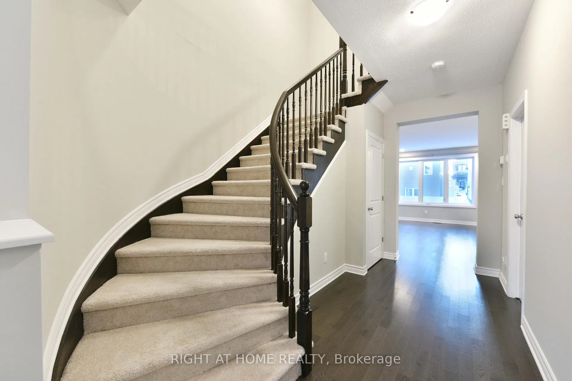 Photo 3 of 630 Eagle Crest Heights, Ottawa, Stittsville (North) — HOMEH