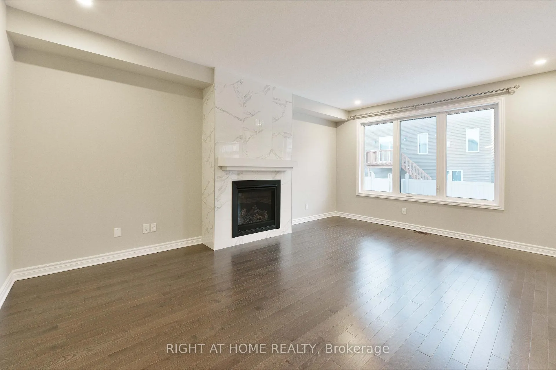 Photo 4 of 630 Eagle Crest Heights, Ottawa, Stittsville (North) — HOMEH