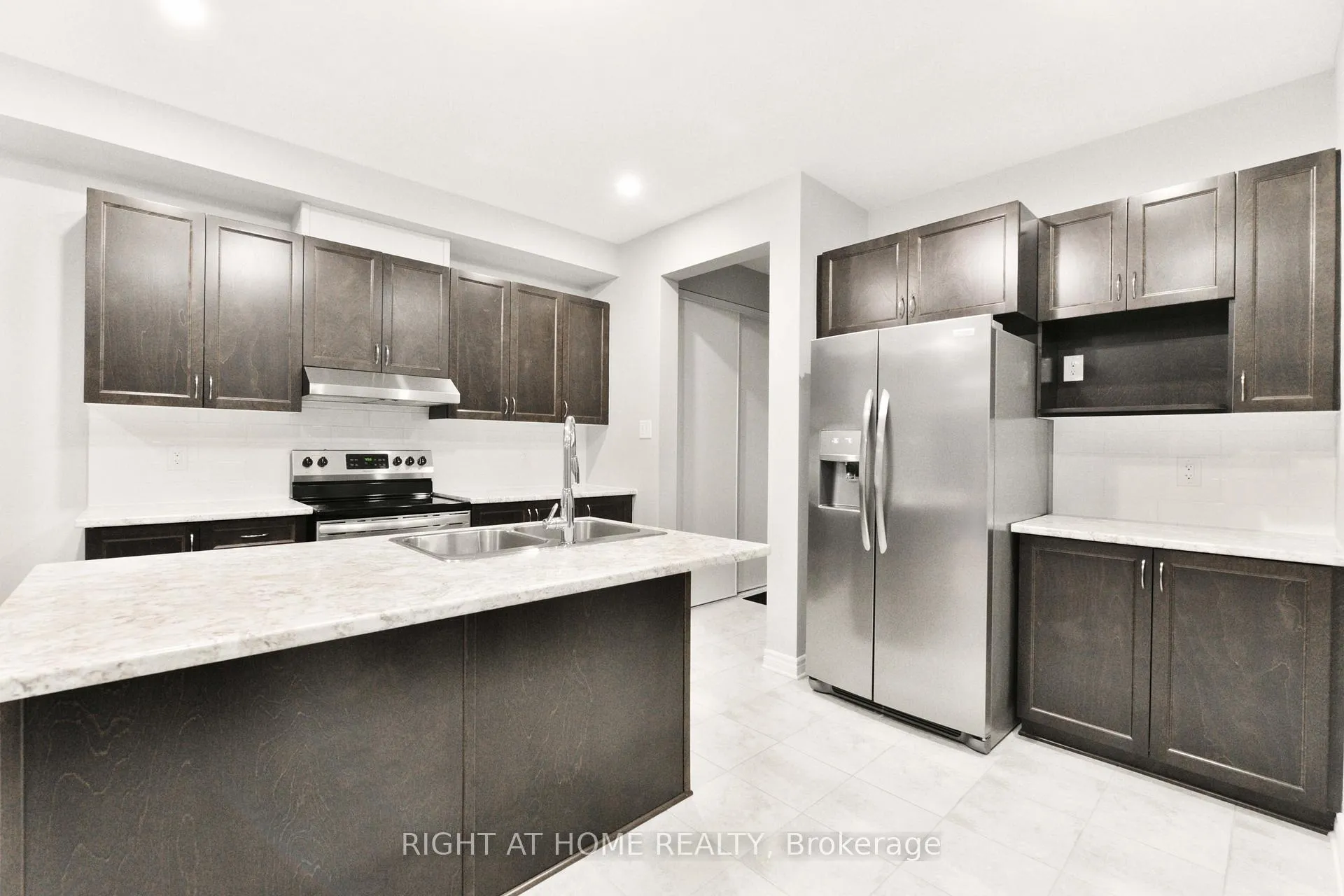 Photo 7 of 630 Eagle Crest Heights, Ottawa, Stittsville (North) — HOMEH