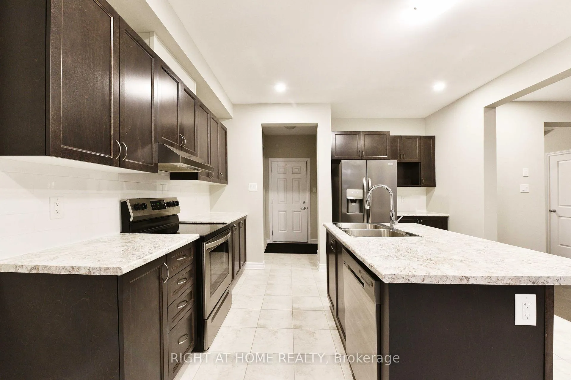 Photo 8 of 630 Eagle Crest Heights, Ottawa, Stittsville (North) — HOMEH