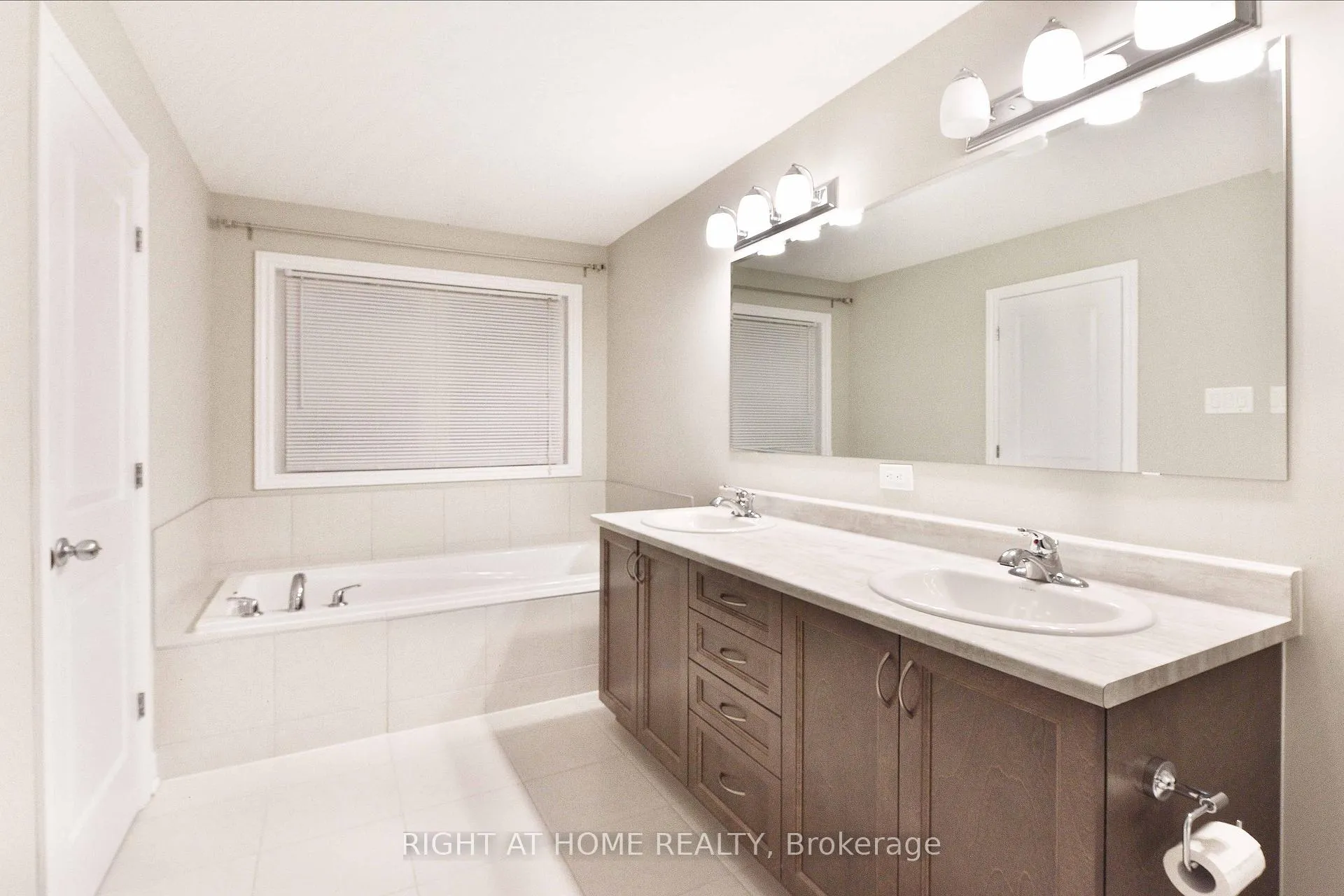Photo 14 of 630 Eagle Crest Heights, Ottawa, Stittsville (North) — HOMEH