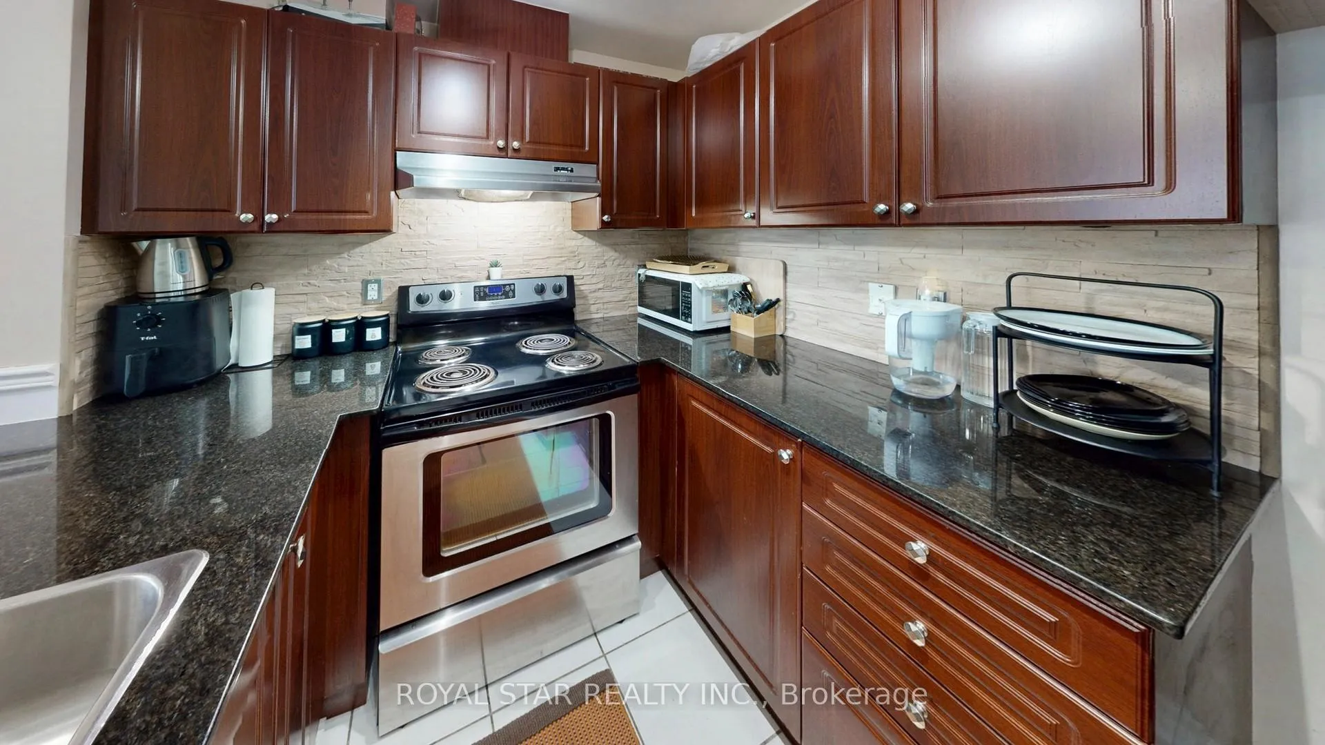 Photo 15 of Unit 1109, 9 George Street, Brampton, Downtown Brampton — HOMEH
