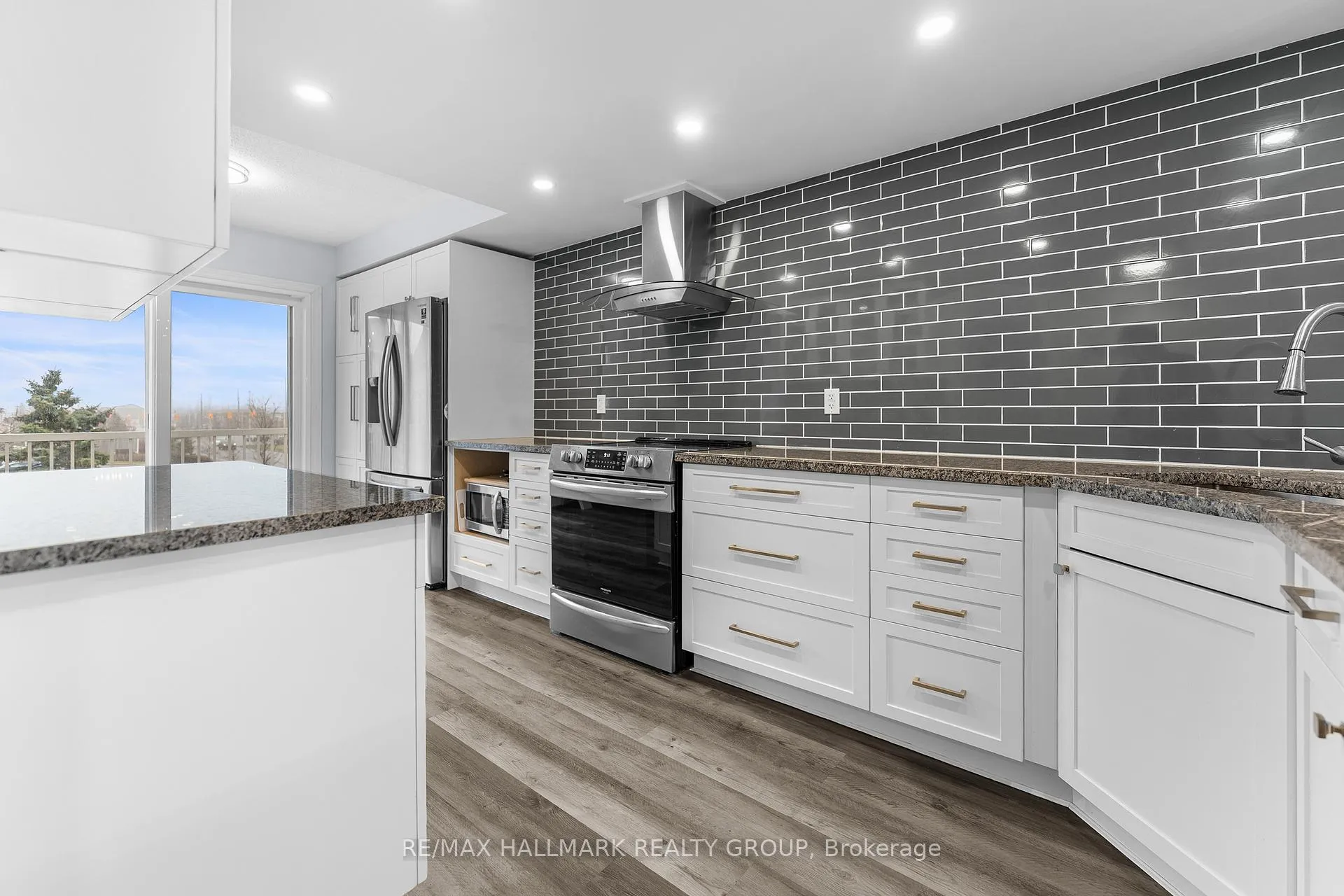 Photo 4 of 12 Lakepointe Drive, Ottawa, Avalon East — HOMEH