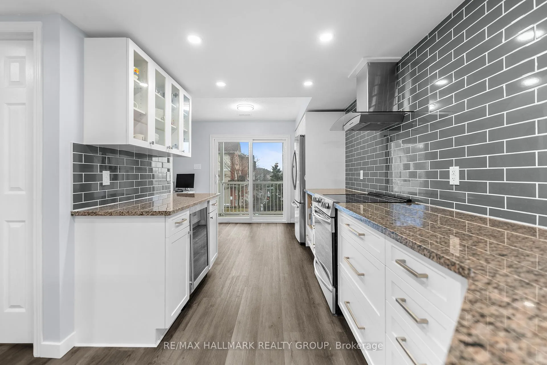 Photo 5 of 12 Lakepointe Drive, Ottawa, Avalon East — HOMEH