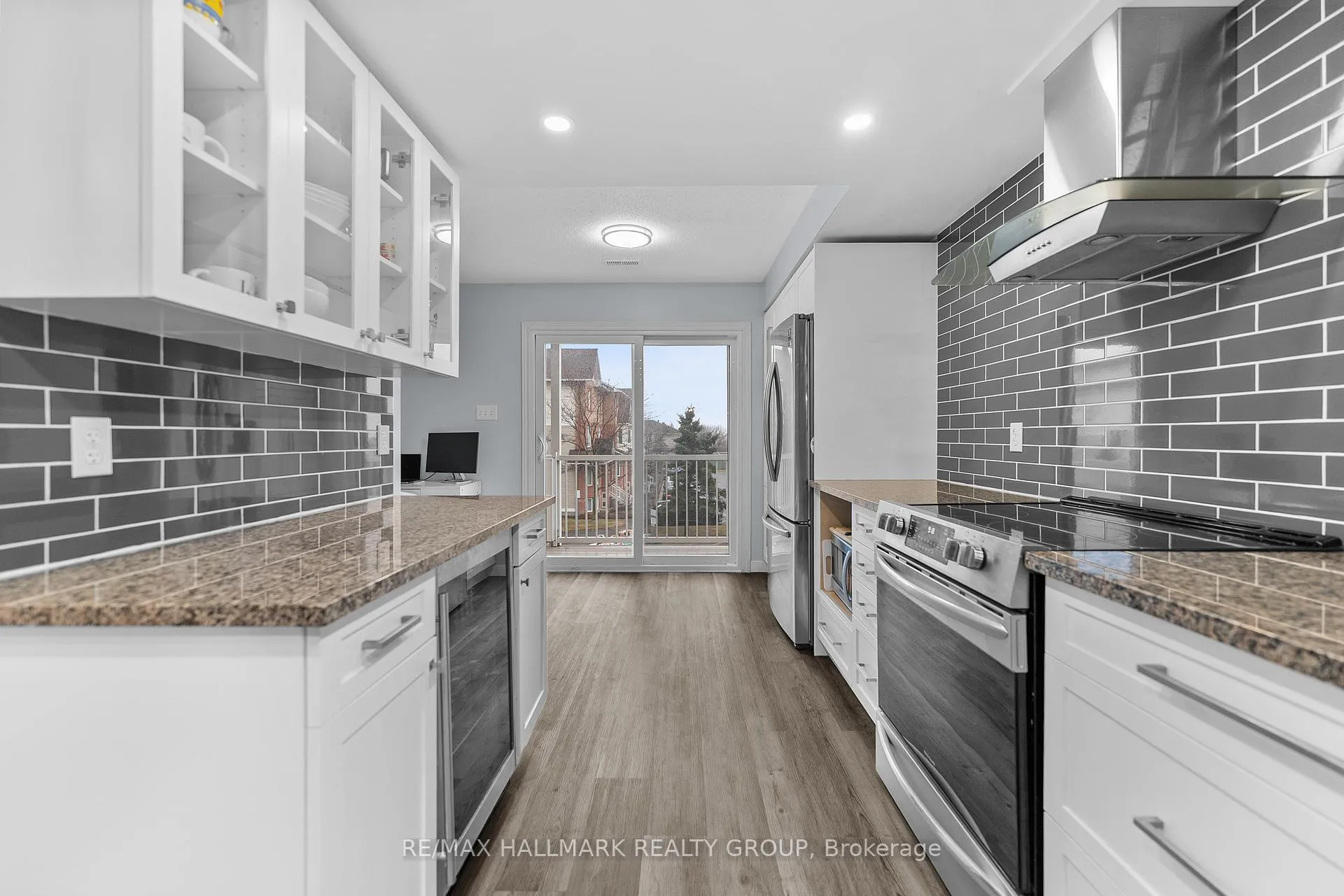 Photo 6 of 12 Lakepointe Drive, Ottawa, Avalon East — HOMEH