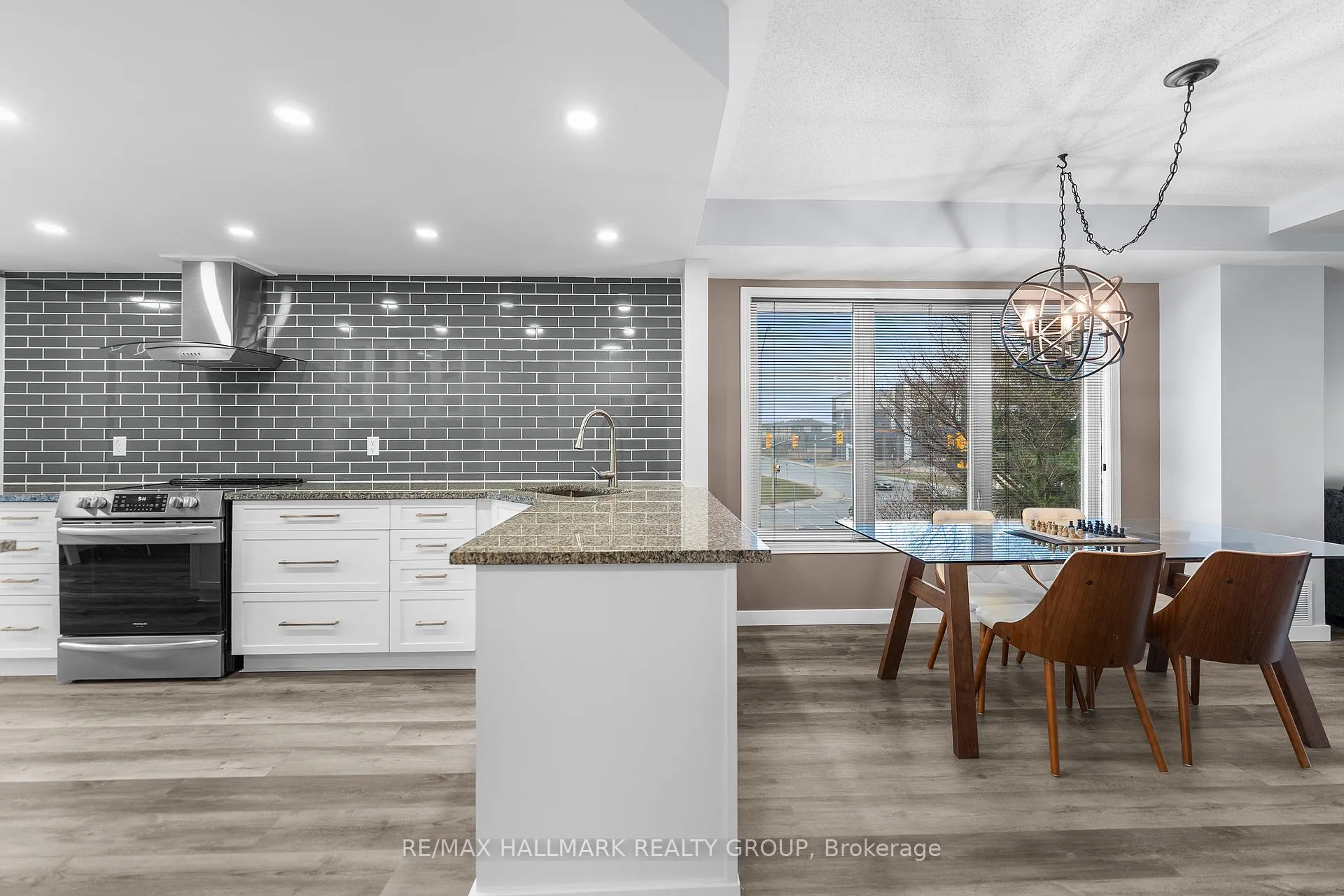 Photo 7 of 12 Lakepointe Drive, Ottawa, Avalon East — HOMEH