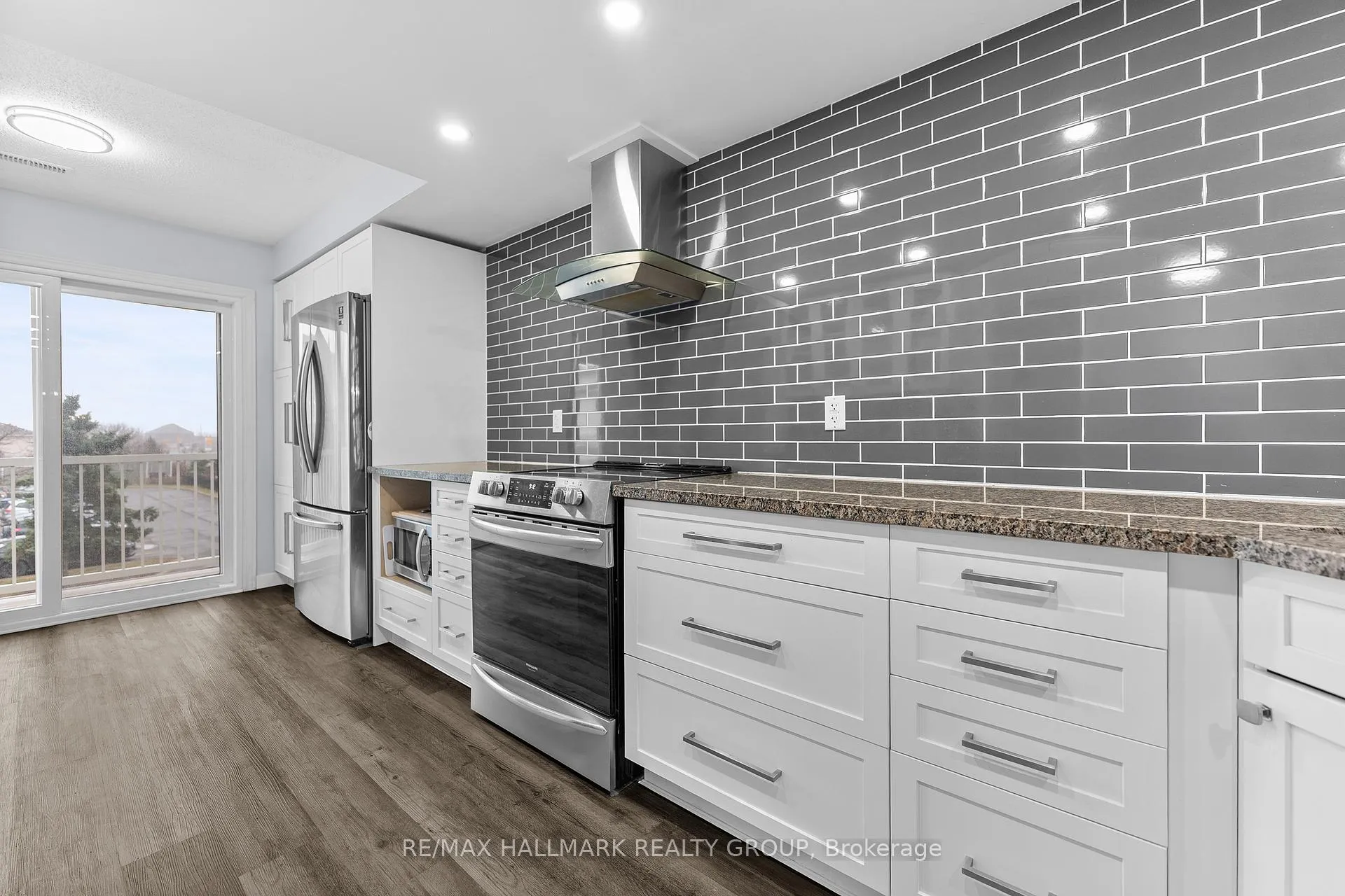Photo 8 of 12 Lakepointe Drive, Ottawa, Avalon East — HOMEH