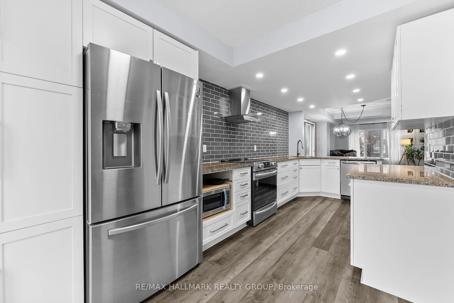 Photo 9 of 12 Lakepointe Drive, Ottawa, Avalon East — HOMEH