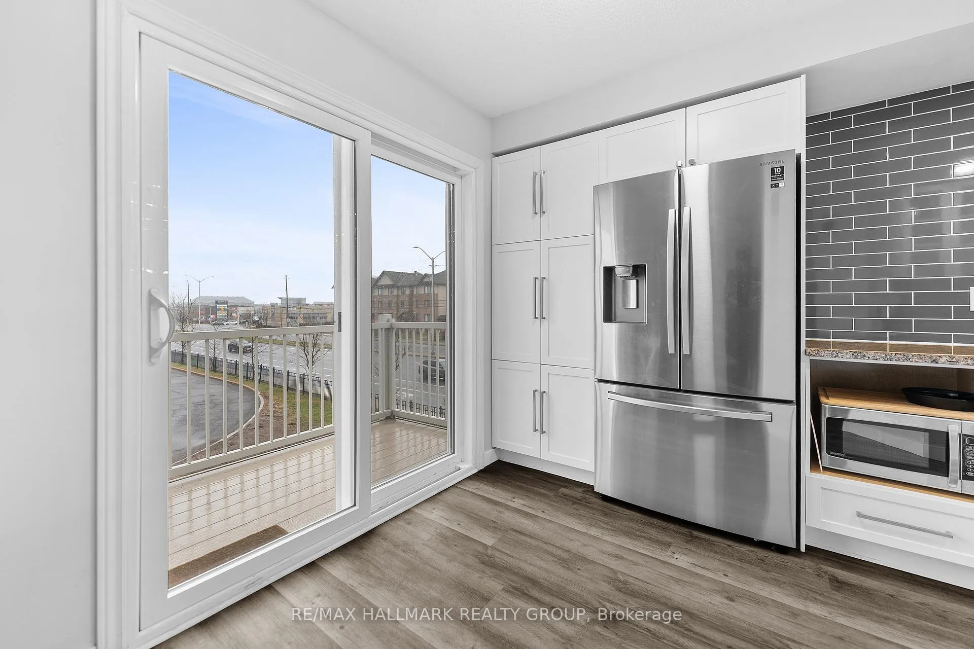 Photo 10 of 12 Lakepointe Drive, Ottawa, Avalon East — HOMEH