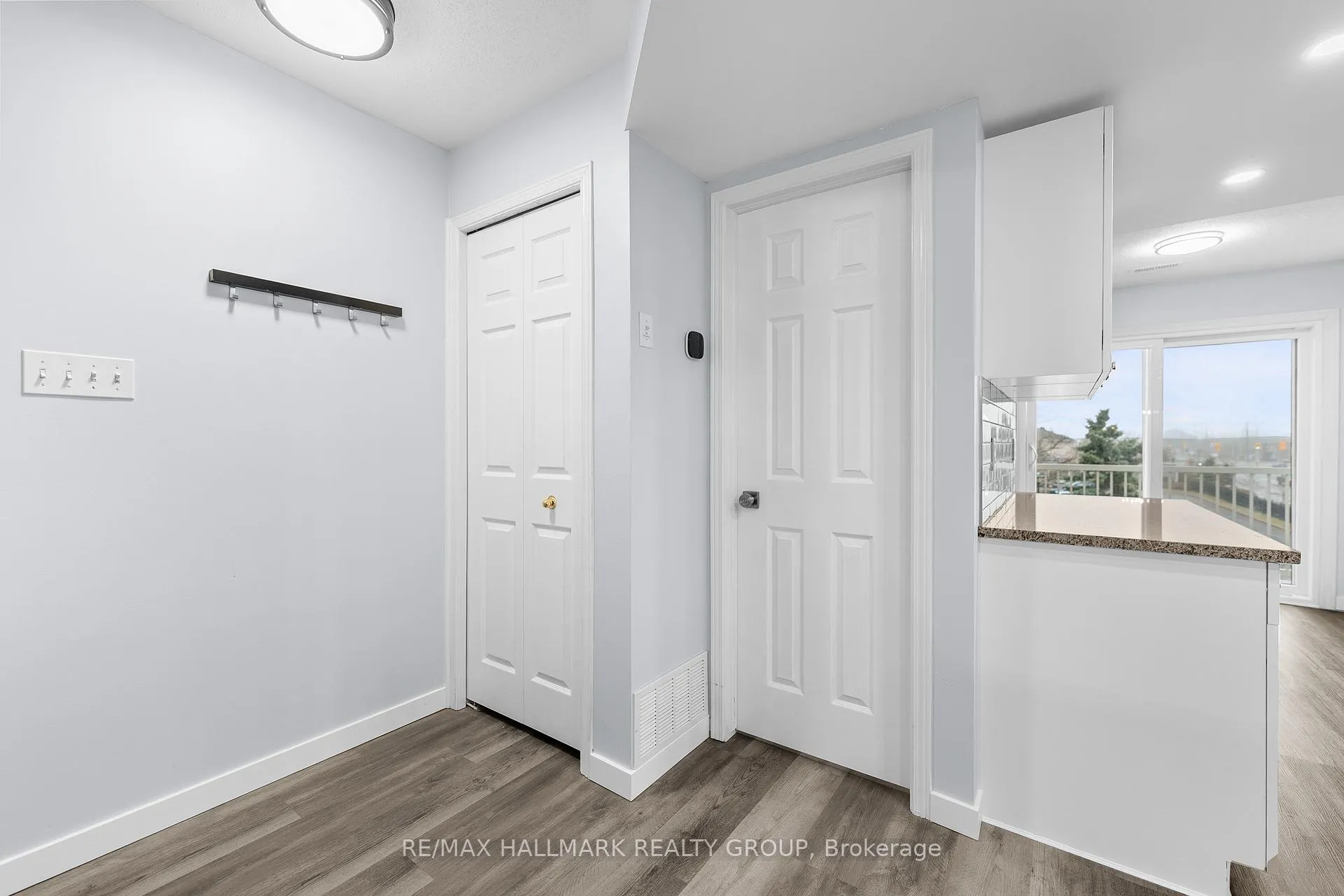 Photo 14 of 12 Lakepointe Drive, Ottawa, Avalon East — HOMEH