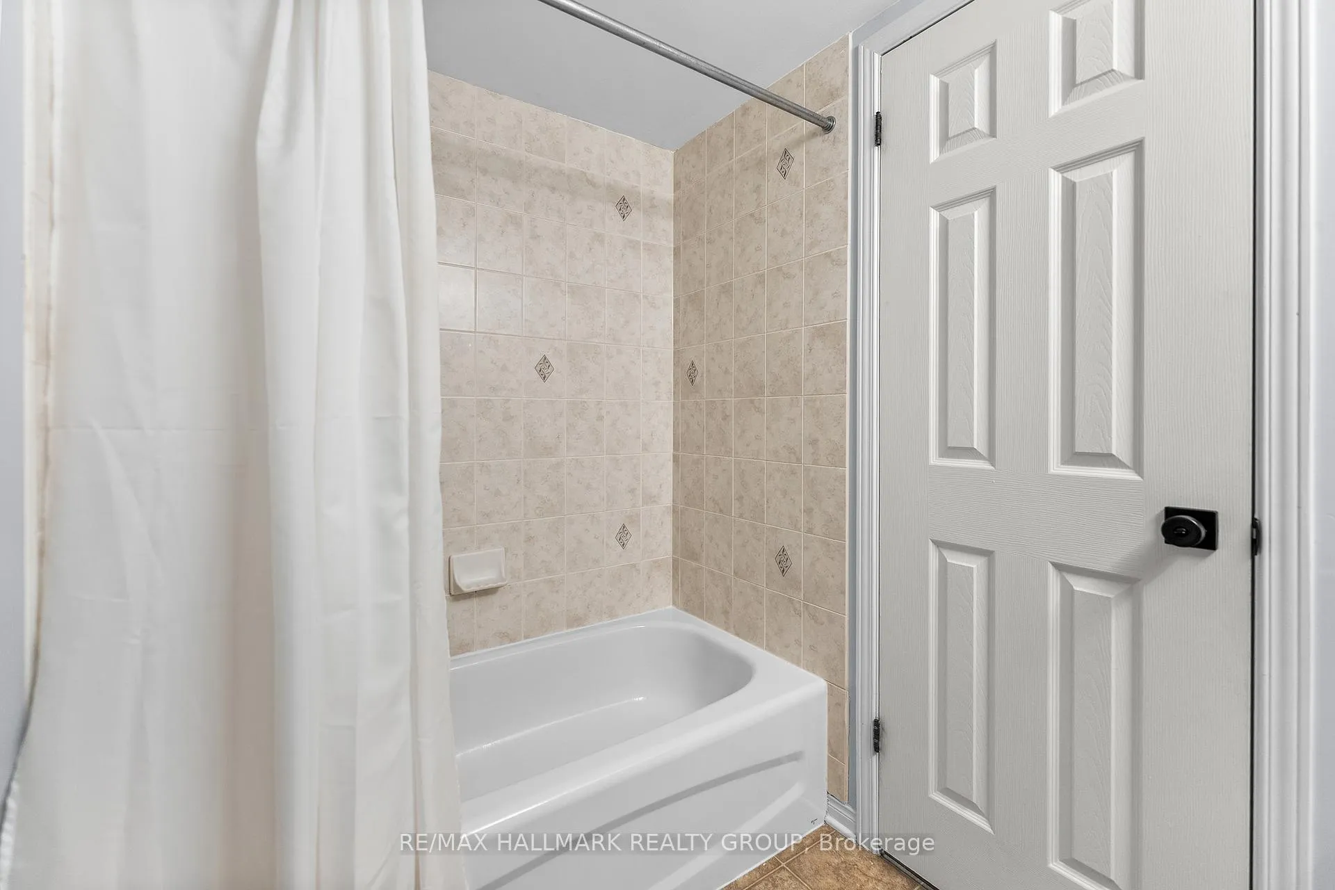 Photo 40 of 12 Lakepointe Drive, Ottawa, Avalon East — HOMEH