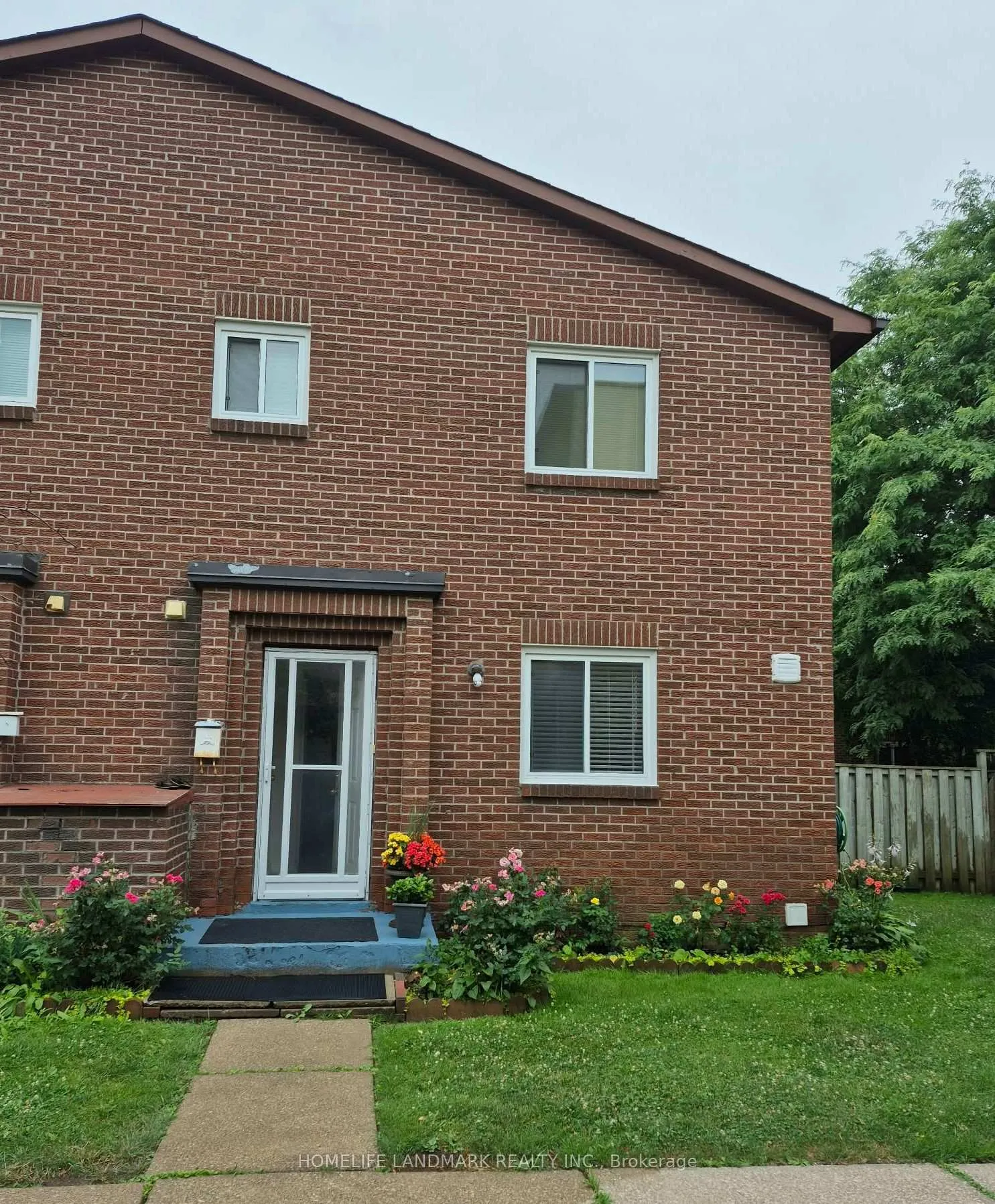 Front of Unit 37, 106 Chester Le Boulevard