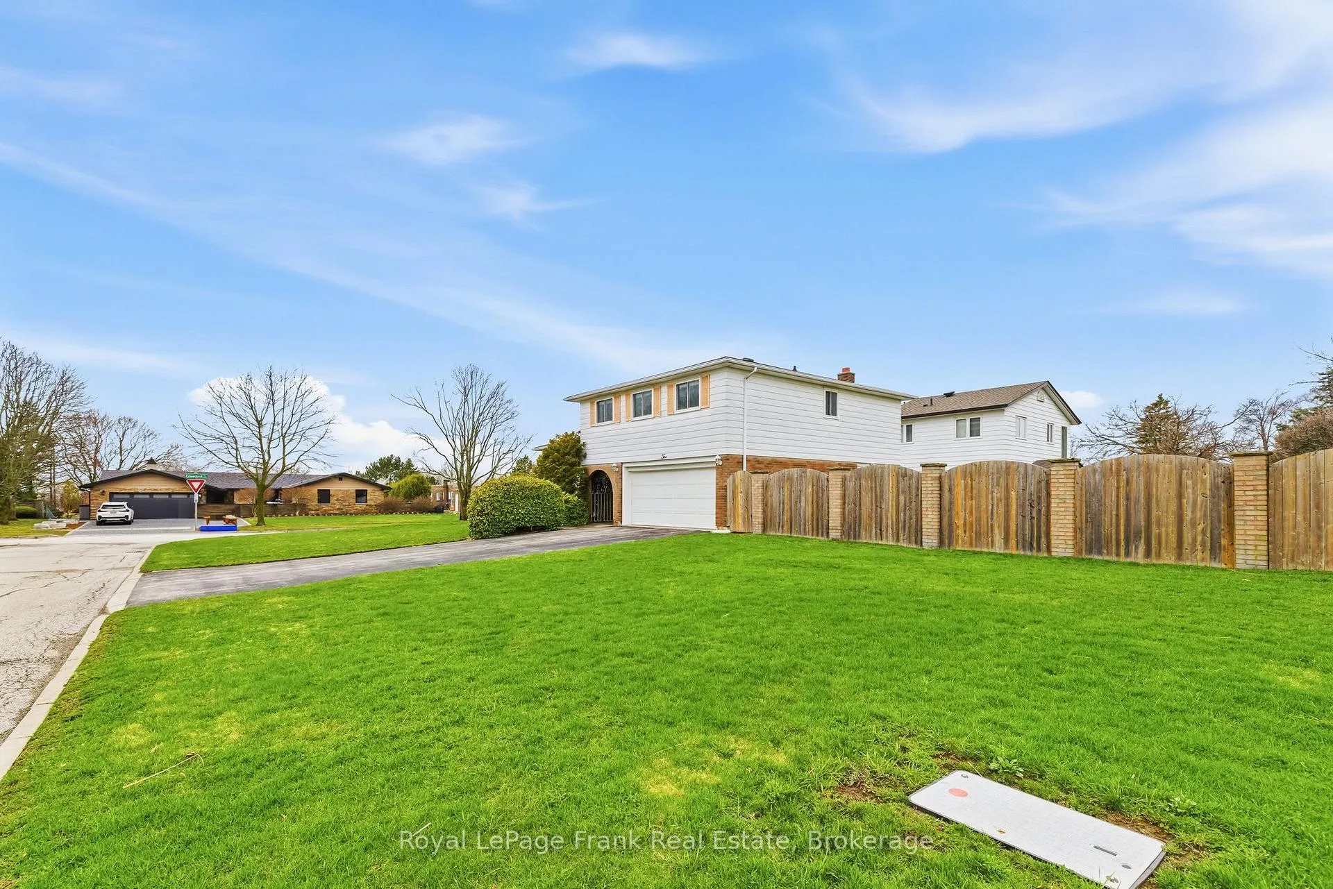 Photo 2 of 2 Callen Court, Ajax, South East — HOMEH
