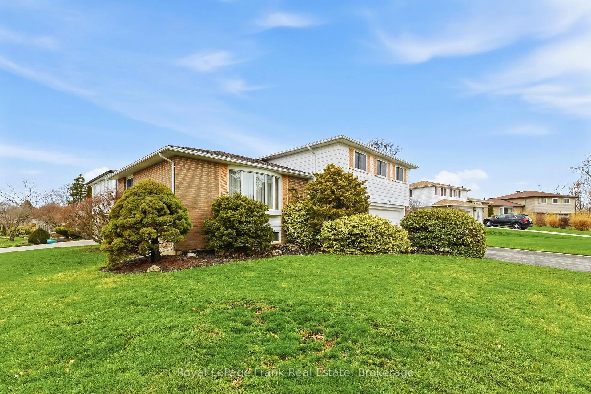 Photo 3 of 2 Callen Court, Ajax, South East — HOMEH