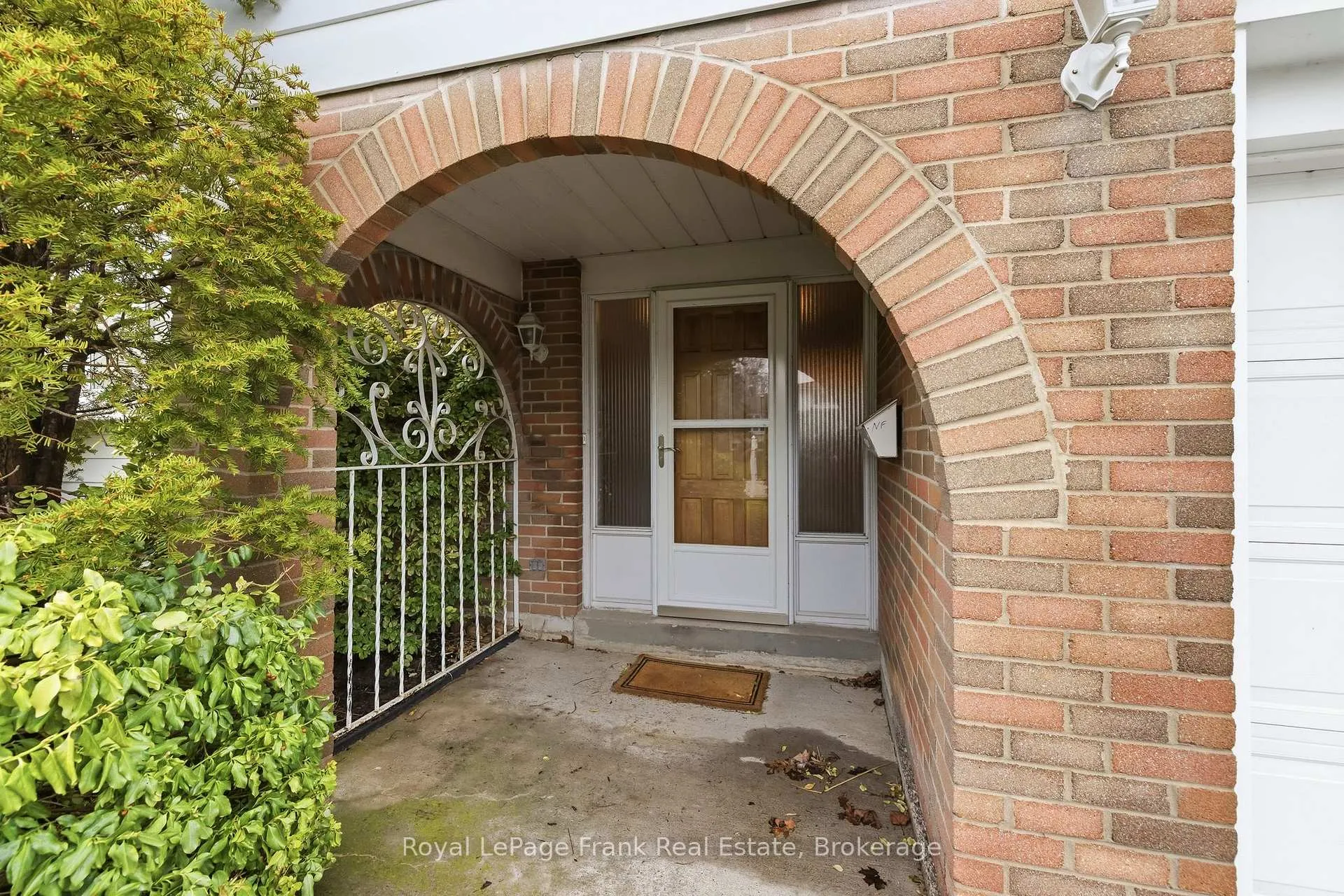 Photo 4 of 2 Callen Court, Ajax, South East — HOMEH