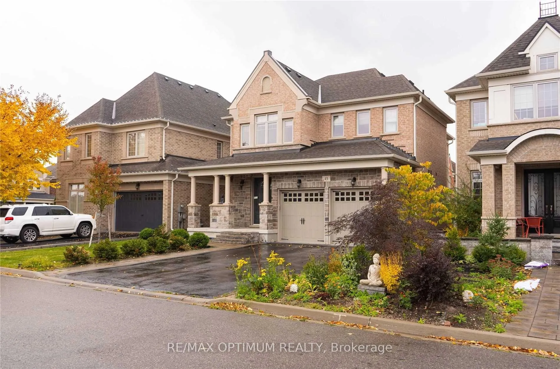 Photo 3 of Unit Upper, 43 Legendary Circle, Brampton, Bram West — HOMEH