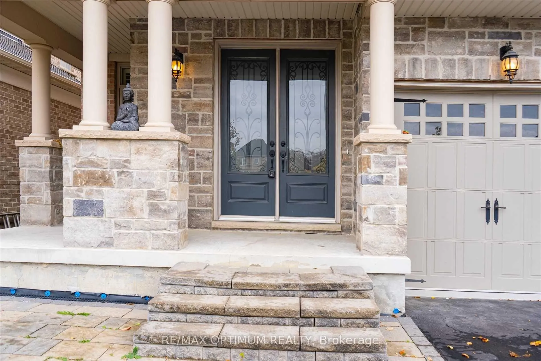 Photo 4 of Unit Upper, 43 Legendary Circle, Brampton, Bram West — HOMEH