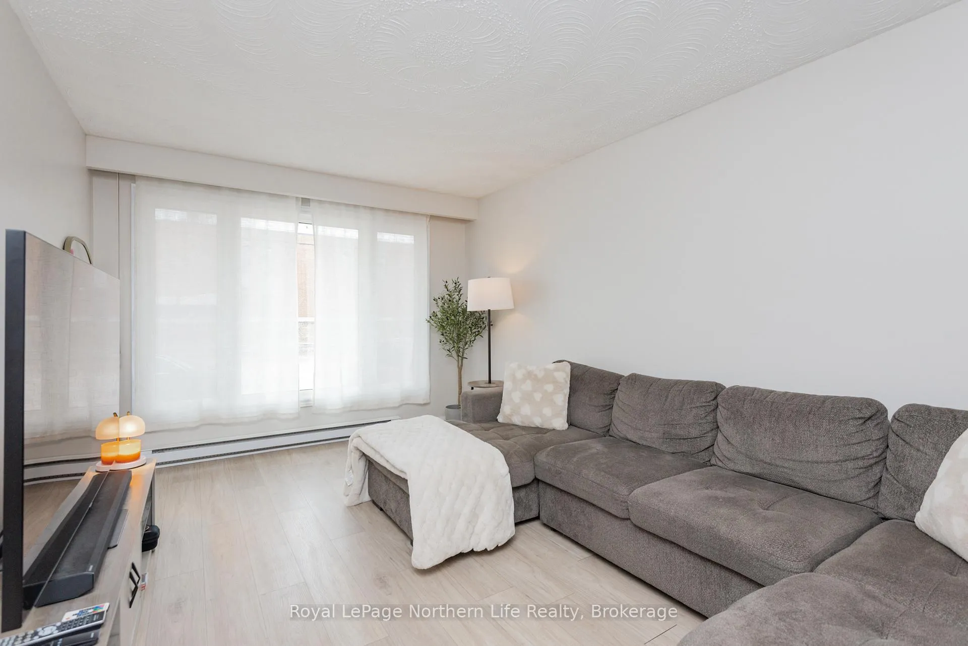 Photo 7 of 1647 High Street, North Bay, Central — HOMEH