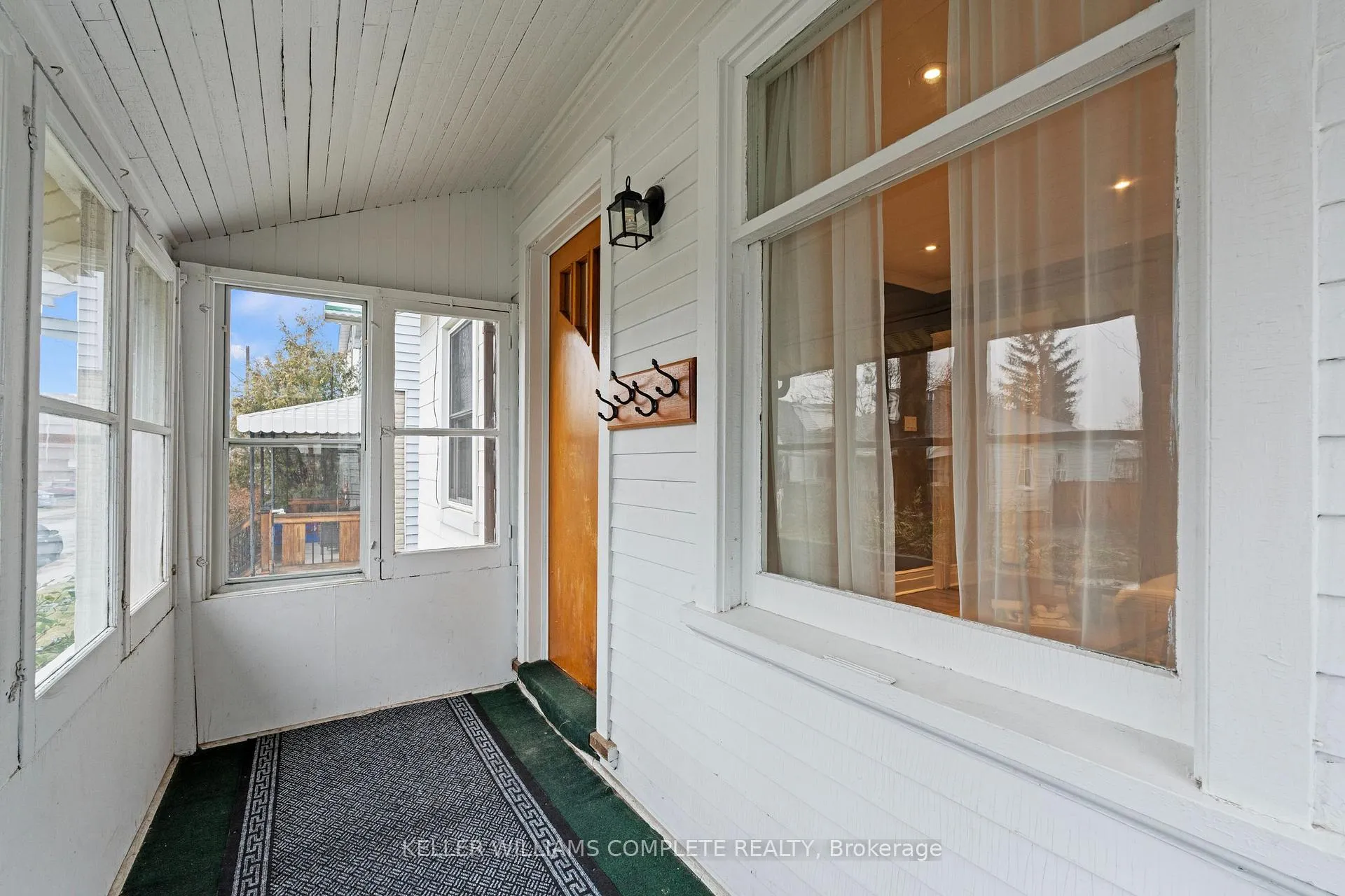 Photo 4 of 26 Garside Avenue N, Hamilton, Homeside — HOMEH