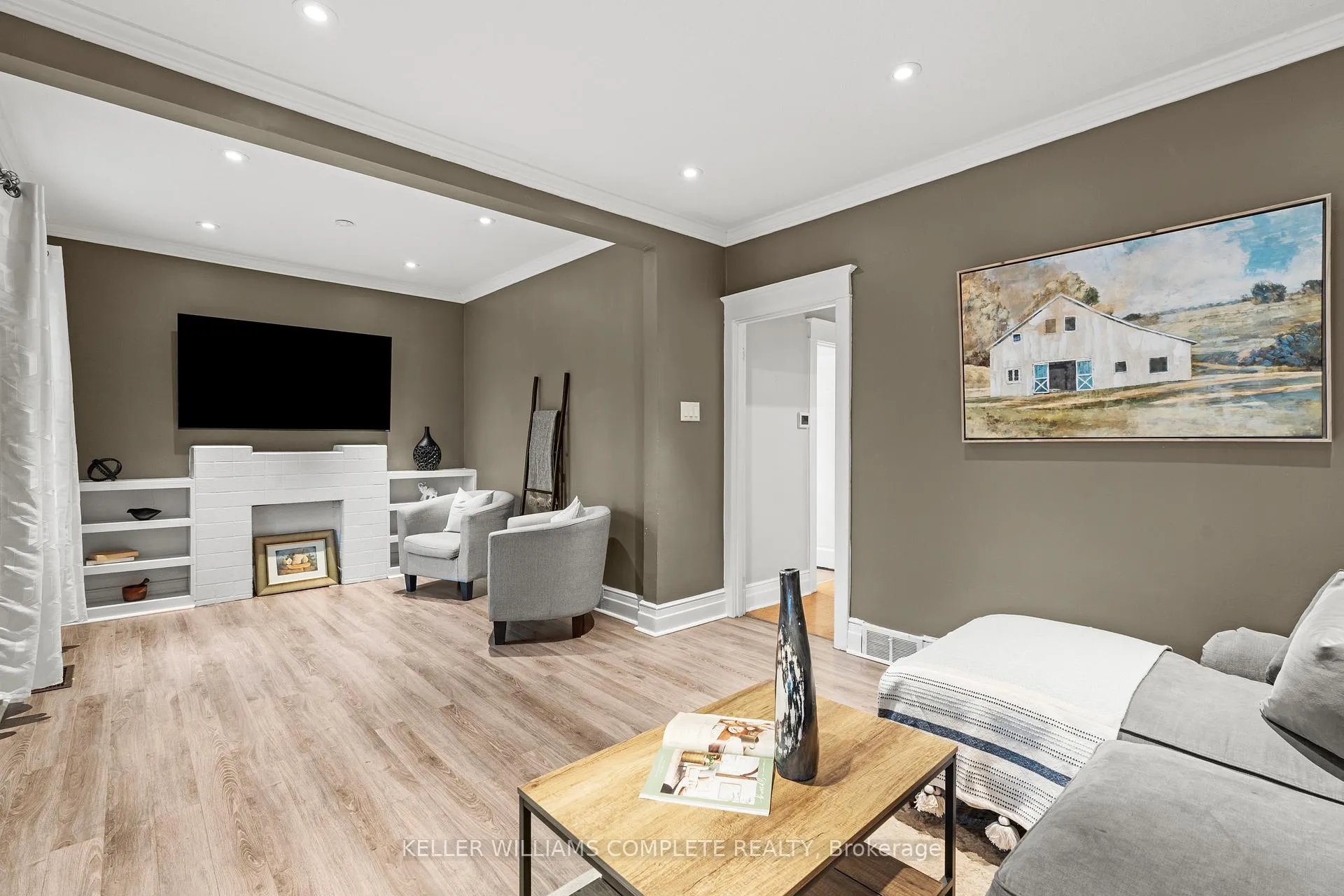 Photo 5 of 26 Garside Avenue N, Hamilton, Homeside — HOMEH