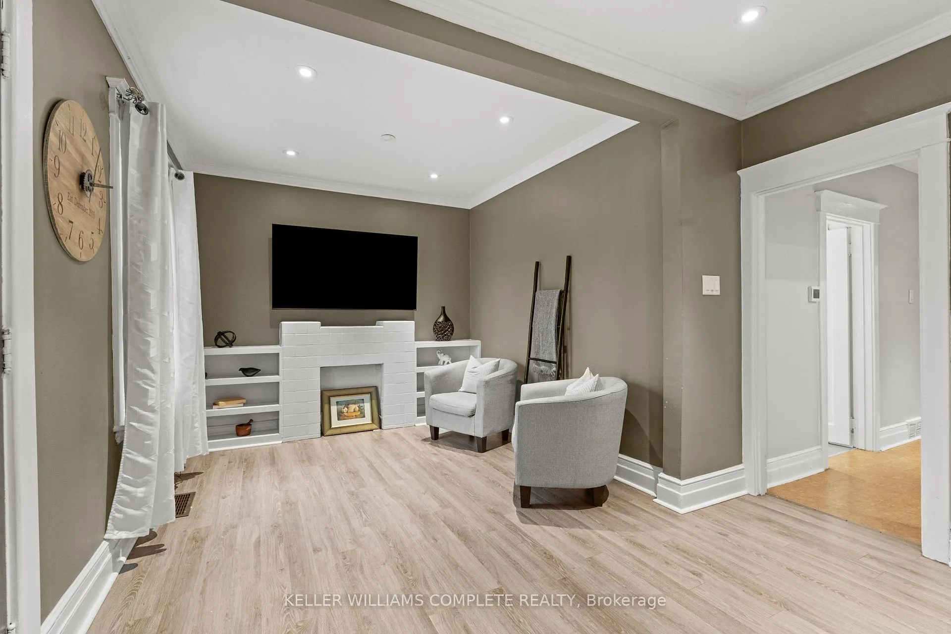Photo 6 of 26 Garside Avenue N, Hamilton, Homeside — HOMEH