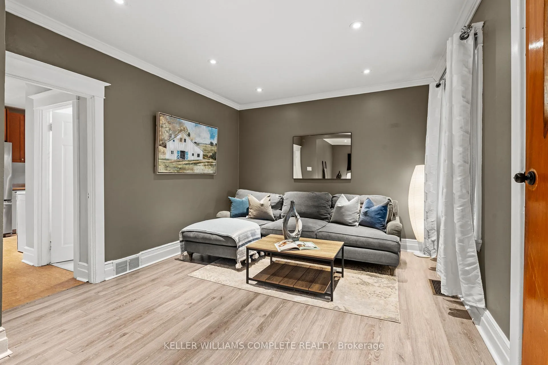 Photo 7 of 26 Garside Avenue N, Hamilton, Homeside — HOMEH