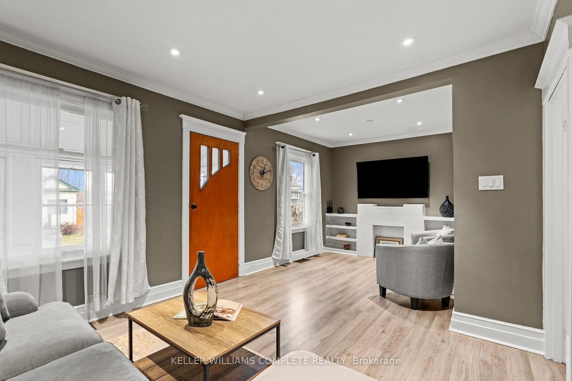 Photo 9 of 26 Garside Avenue N, Hamilton, Homeside — HOMEH