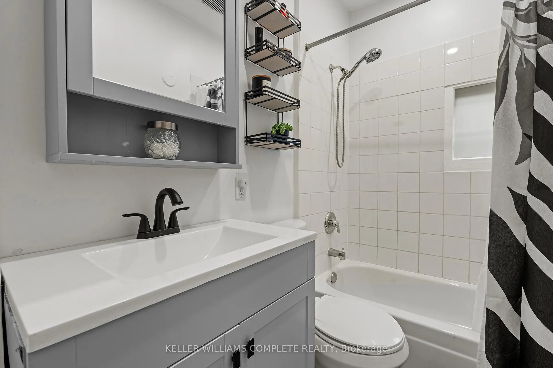 Photo 10 of 26 Garside Avenue N, Hamilton, Homeside — HOMEH