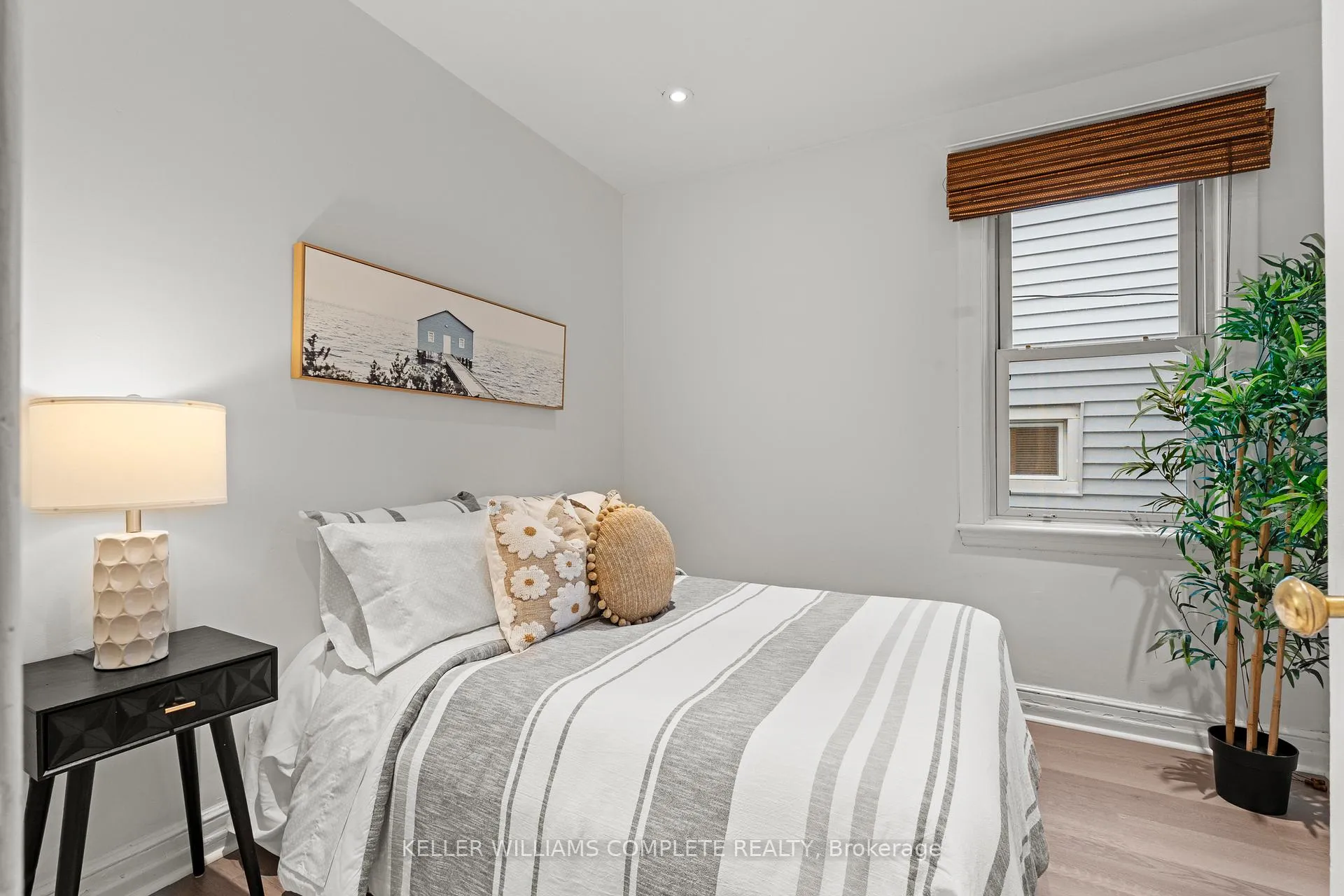 Photo 11 of 26 Garside Avenue N, Hamilton, Homeside — HOMEH