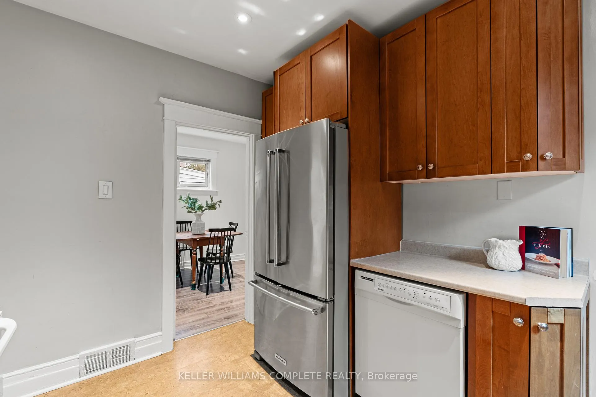 Photo 17 of 26 Garside Avenue N, Hamilton, Homeside — HOMEH